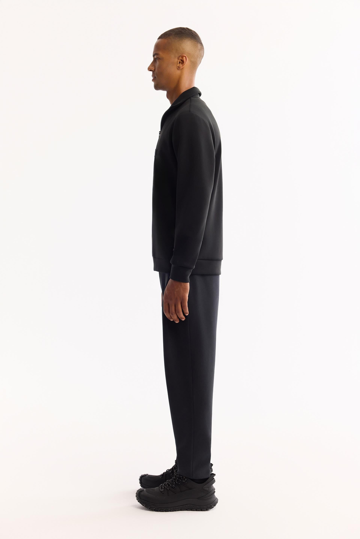 Siyah Fermuar Dİk Yaka Nakış Baskılı Soft Touch  Sweatshirt