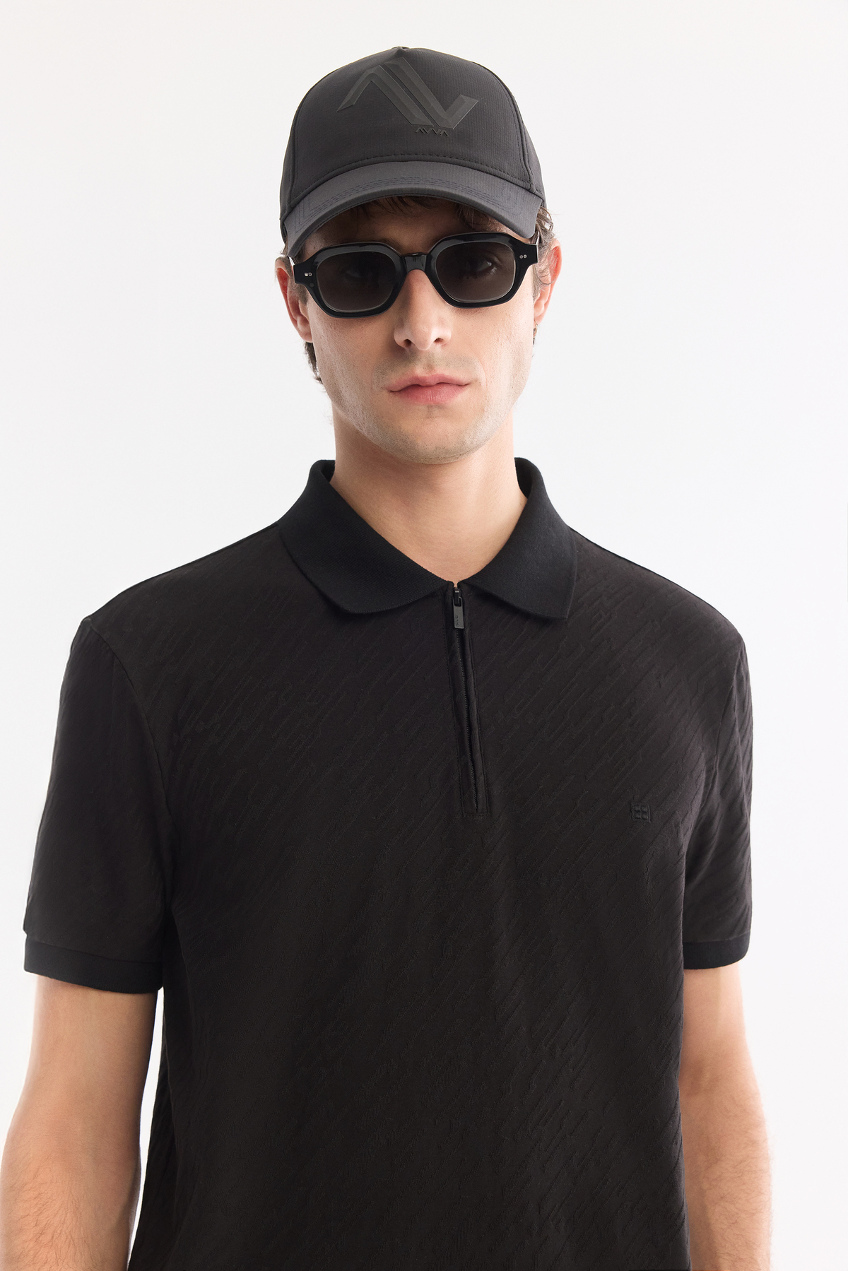 Siyah Fermuarlı Polo Yaka Jakarlı T-Shirt