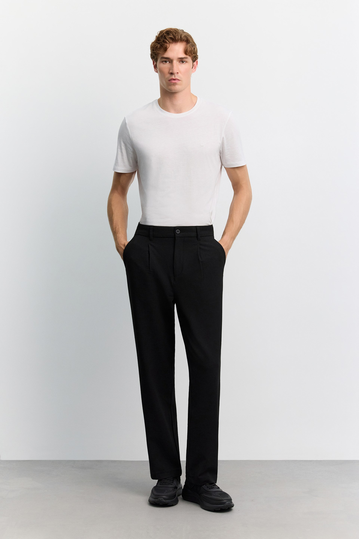 Siyah İnce Fitilli Dokulu Baggy Fit Pantolon