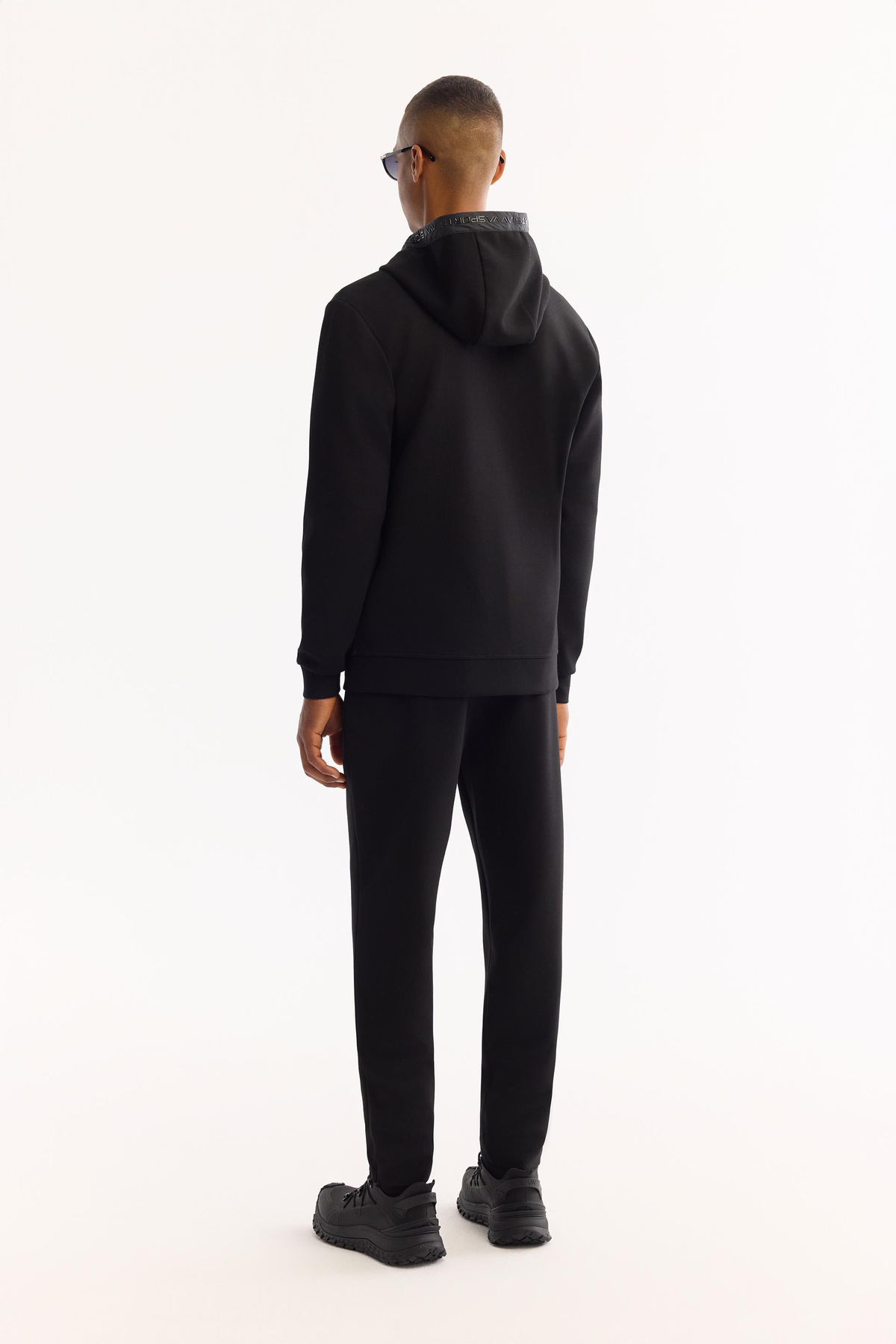 Siyah Kapişüyonlu Yaka Jel Baskı  Göğüs  Enjeksiyon Baskılı Fermuarlı İnterlok Sweatshirt Hırka