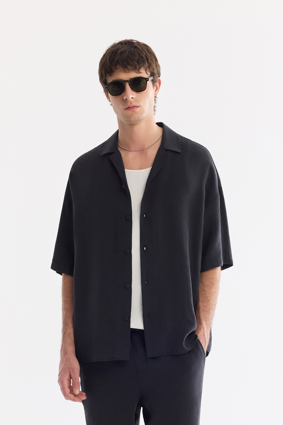 Siyah Küba Yaka Modal Karışımlı Oversize Fit Kısa Kol Gömlek
