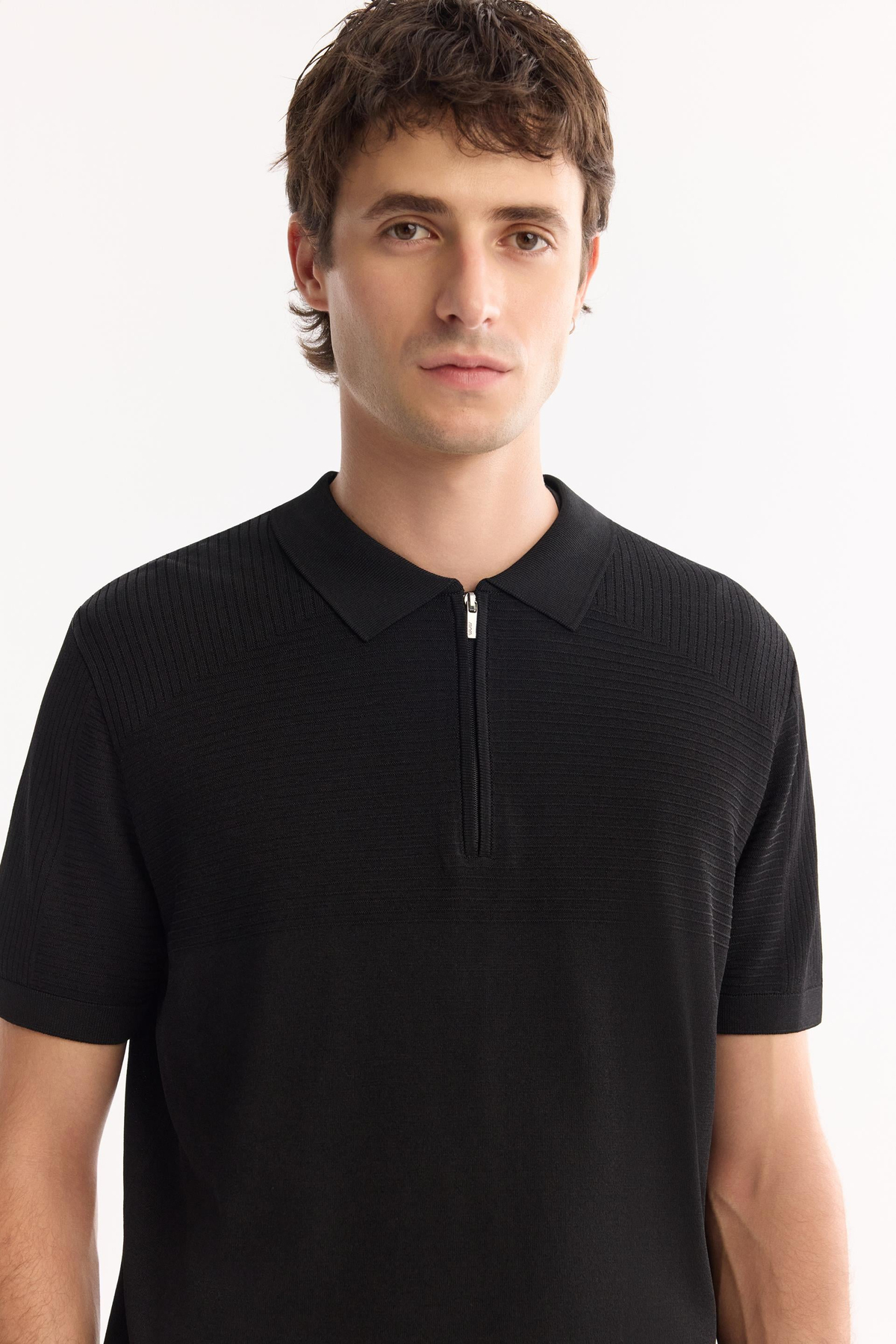 Siyah Polo Yaka Fermuarlı Jakar Detaylı Rayon Triko T-shirt