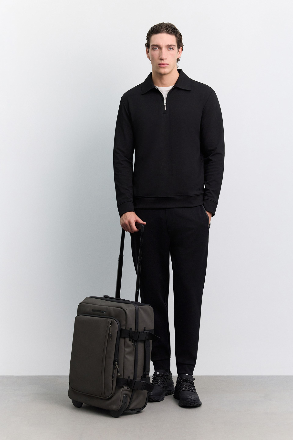 Siyah Polo Yaka Fermuarlı Kolay Ütülenen Sweatshirt