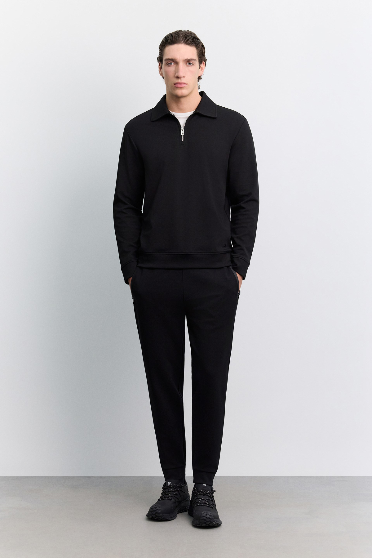 Siyah Polo Yaka Fermuarlı Kolay Ütülenen Sweatshirt