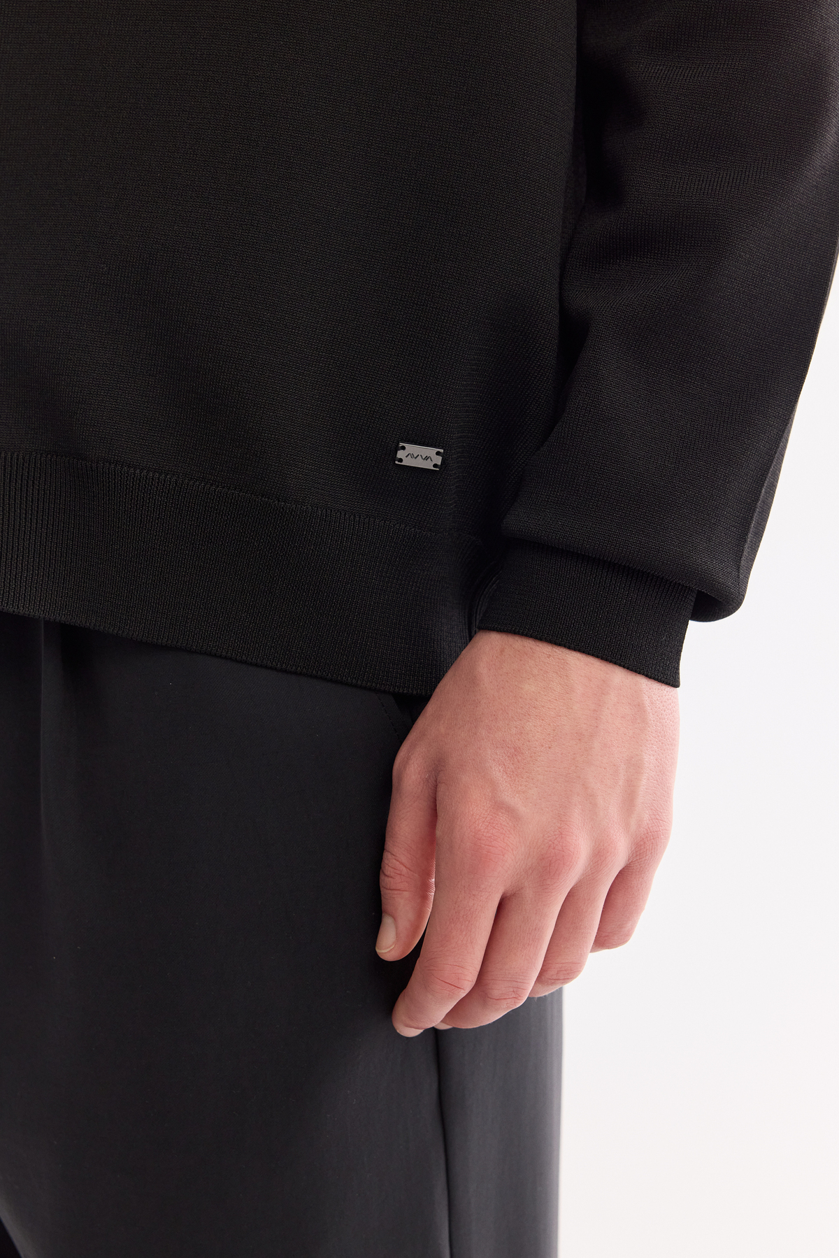 Siyah Polo Yaka Önden Düğmeli Rayon Triko Hırka