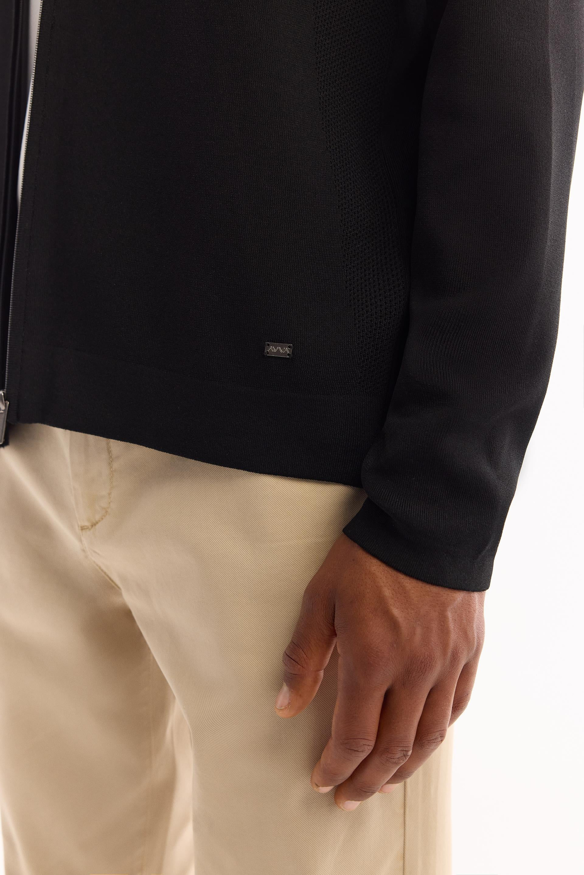 Siyah Polo Yaka Tam Fermuarlı Desen Detaylı Rayon Hırka