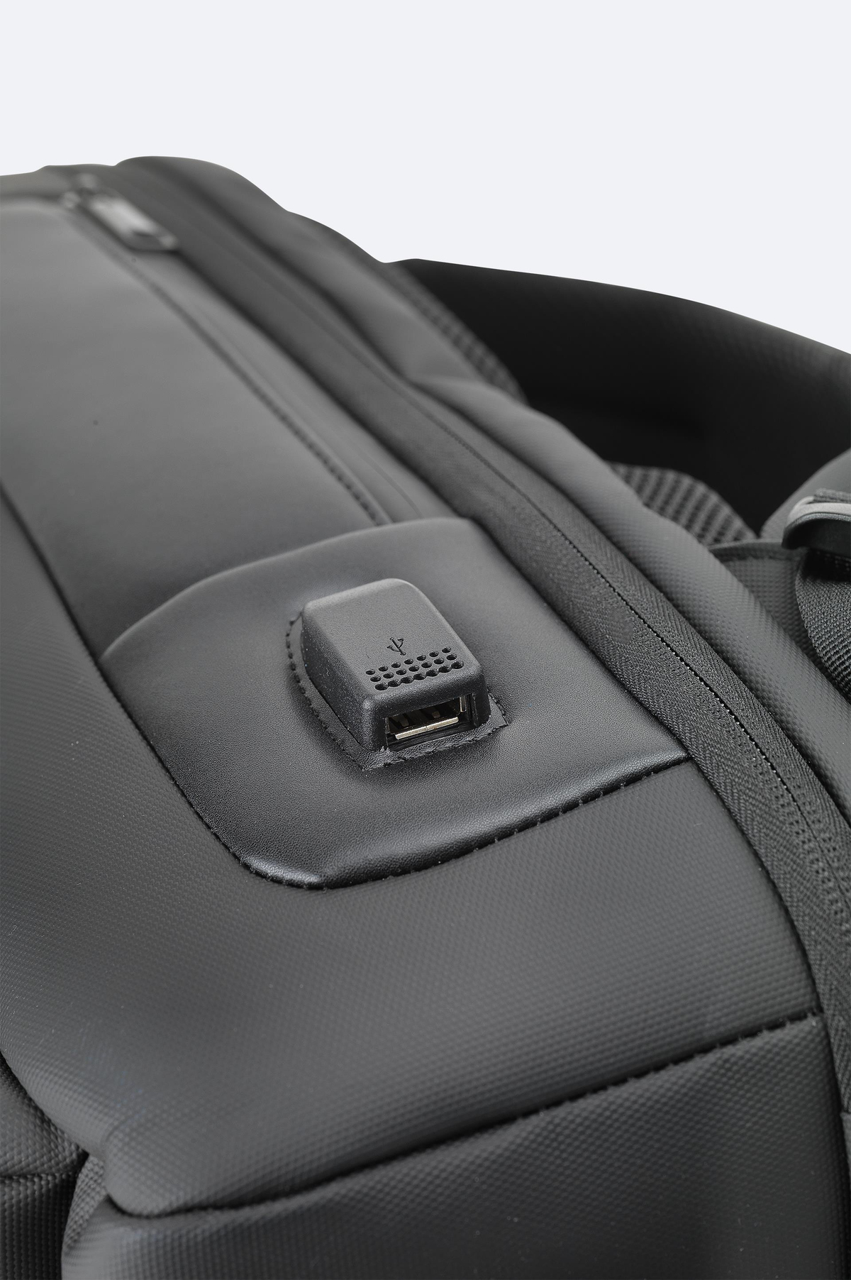 Siyah Usb Kablo Giriş Ve Kilit Sistemli Sırt Çantası