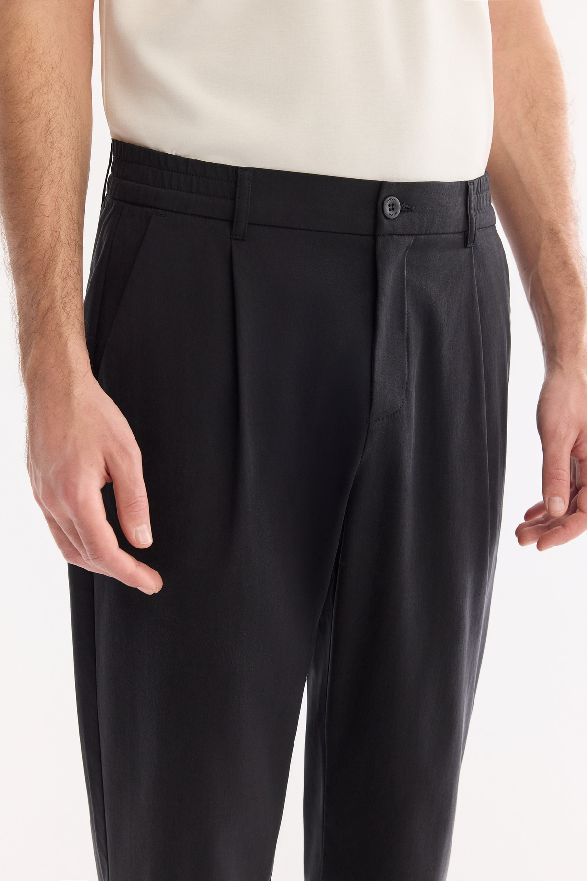 Siyah Yanı Lastikli Pileli Lyocell Relaxed Fit Pantolon