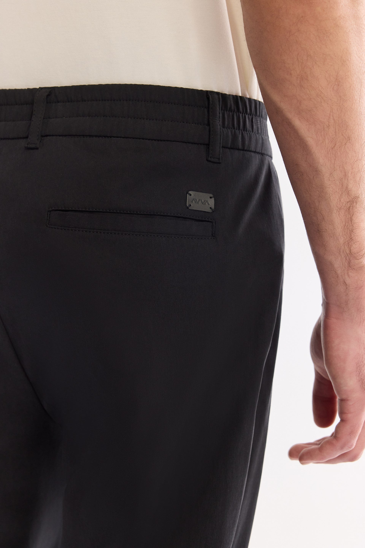 Siyah Yanı Lastikli Pileli Lyocell Relaxed Fit Pantolon