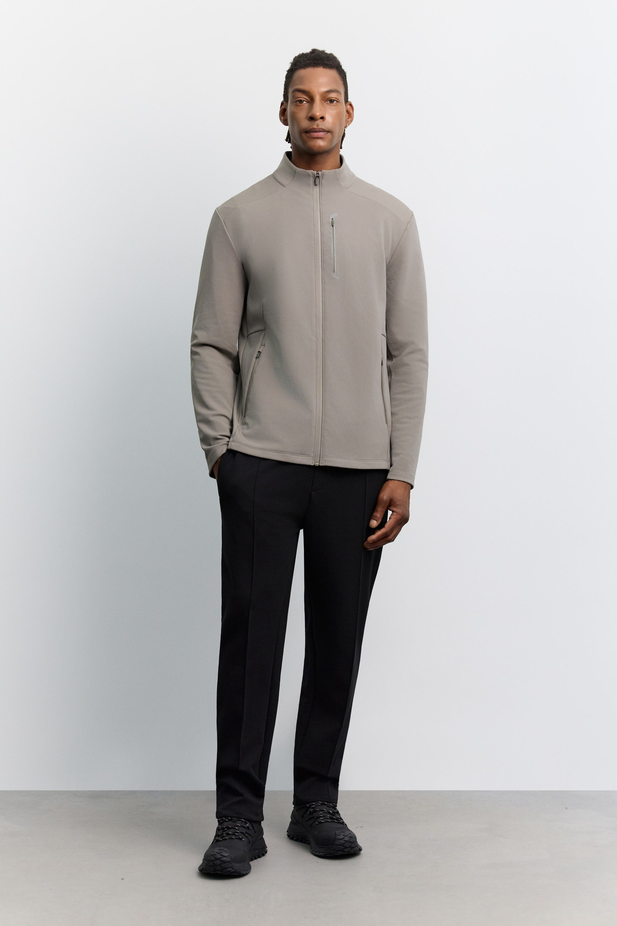 Vizon Dik Yaka Fermuarlı Göğüs Cep Detaylı Fleksi Baskılı Teknik Hırka