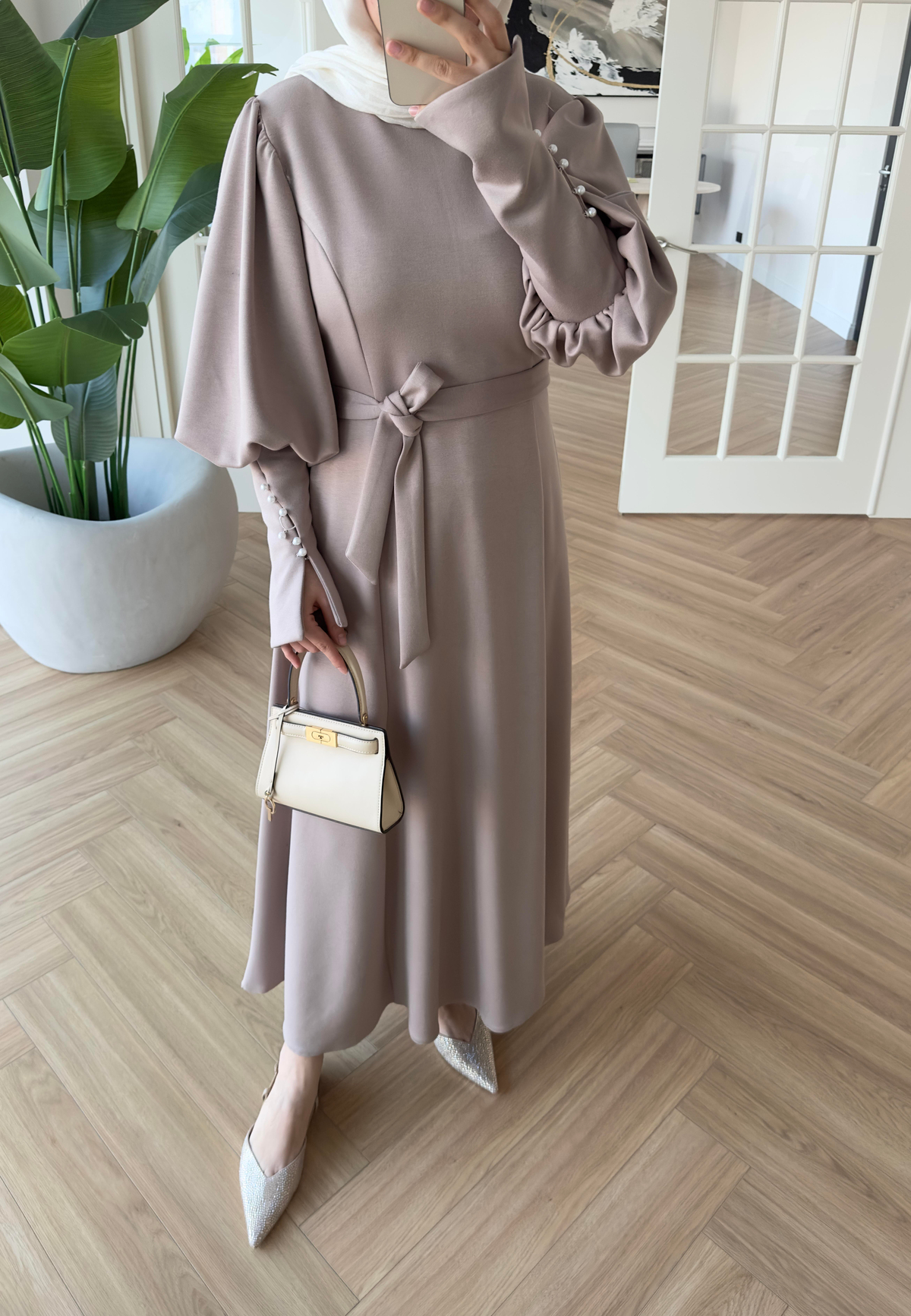  Kolu İnci Detaylı Elbise Vizon