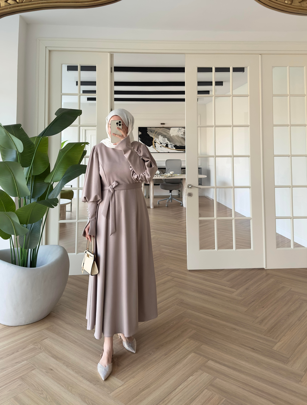  Kolu İnci Detaylı Elbise Vizon