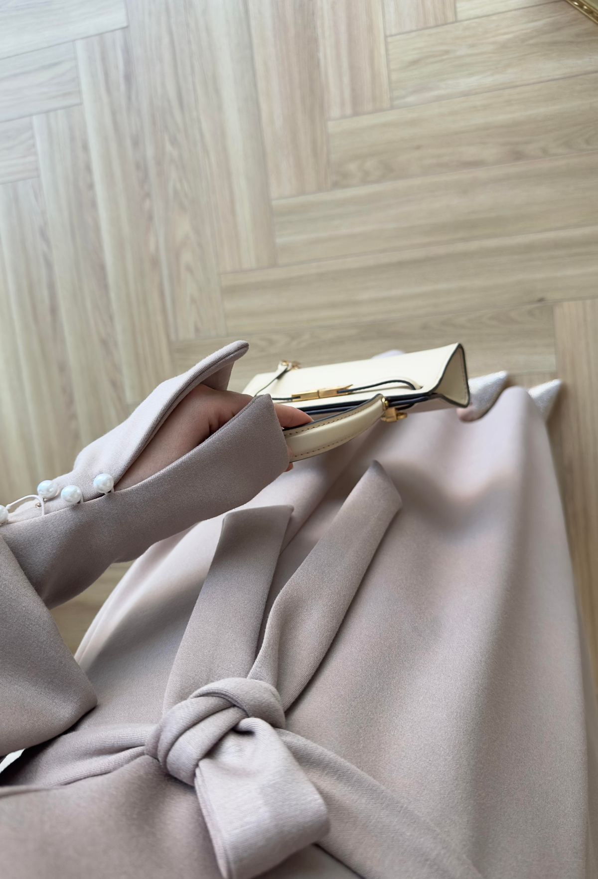  Kolu İnci Detaylı Elbise Vizon