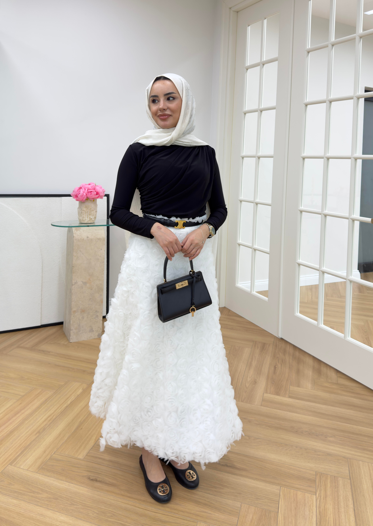 Gül Güpür Detaylı Etek Beyaz