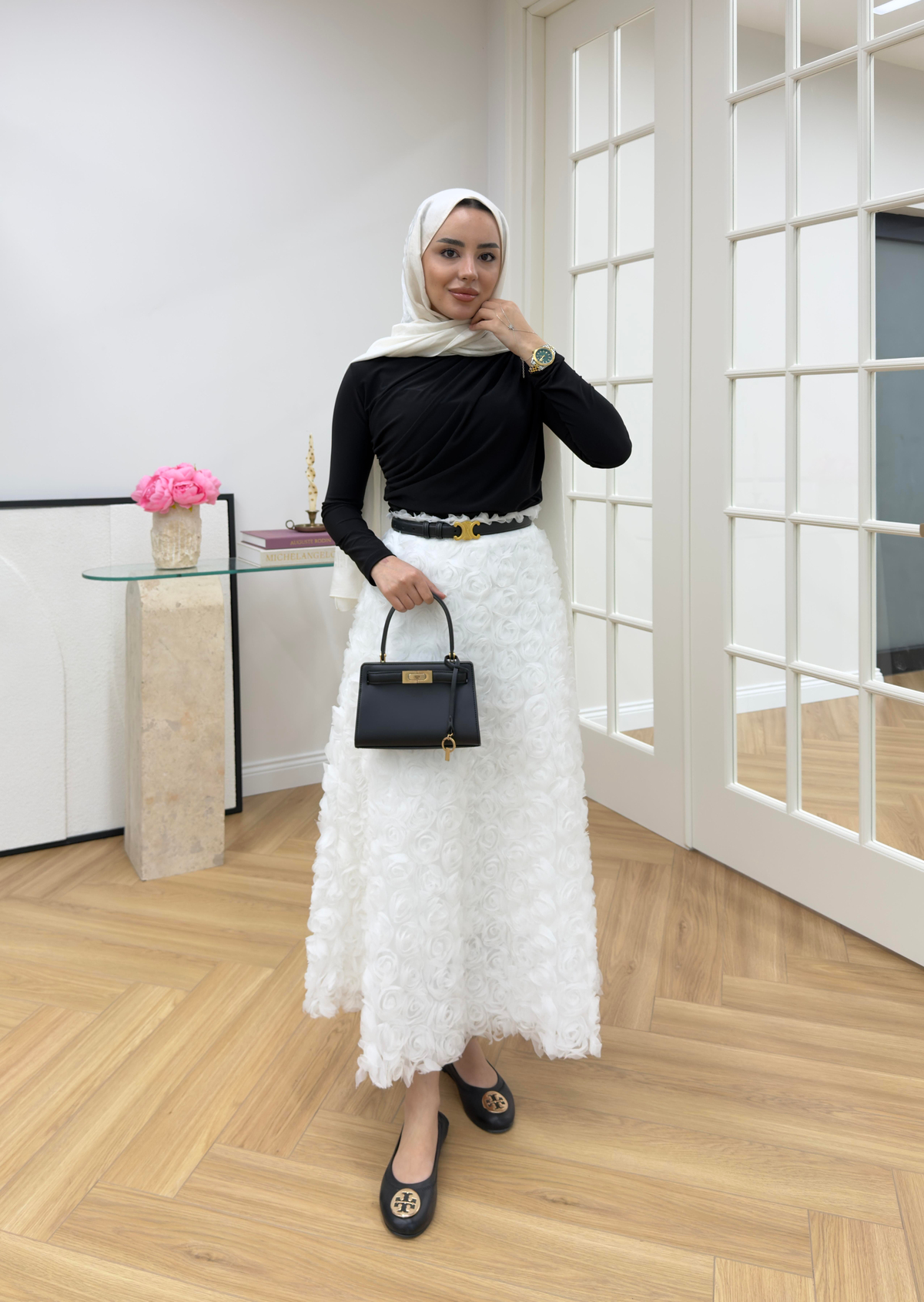 Gül Güpür Detaylı Etek Beyaz