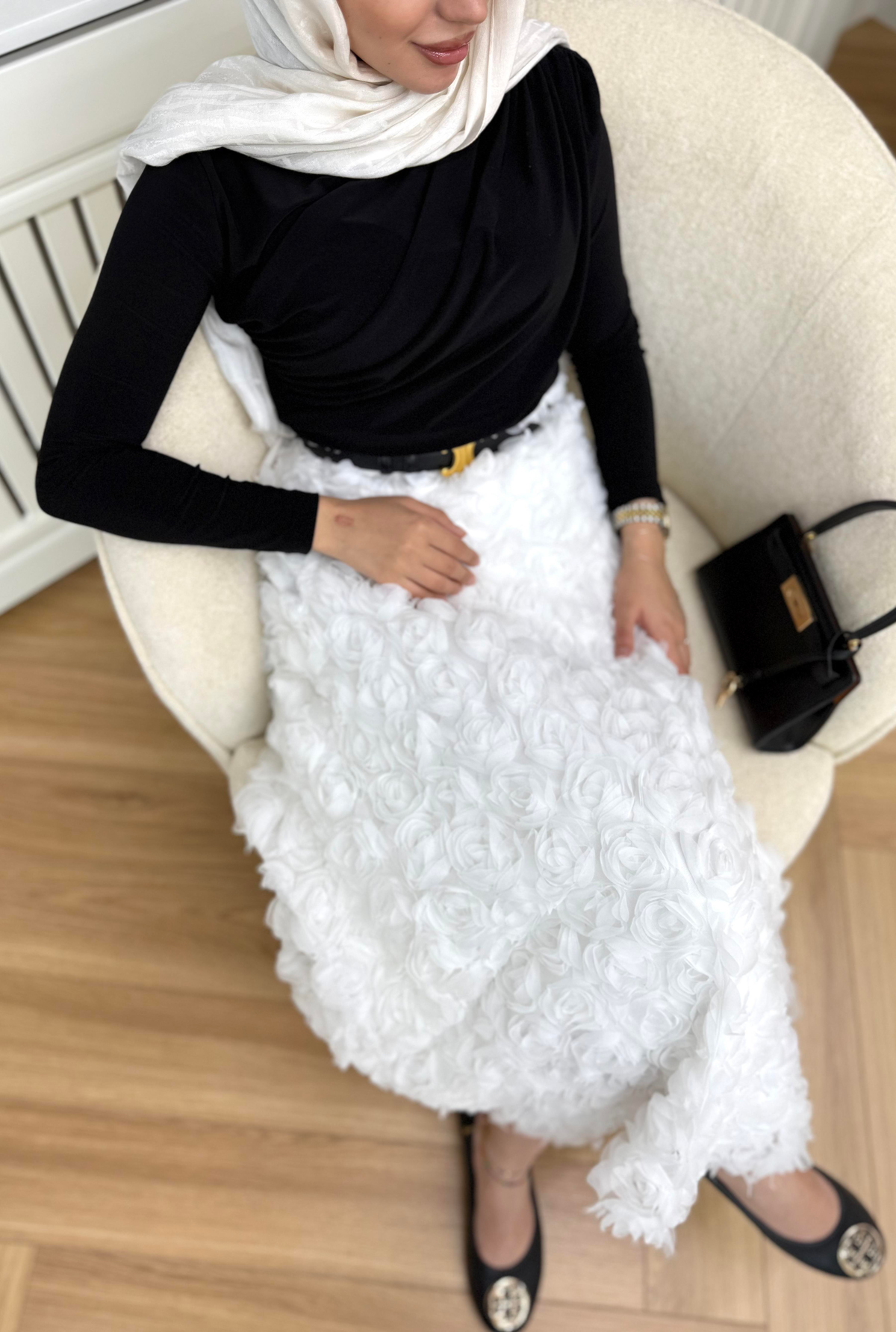 Gül Güpür Detaylı Etek Beyaz