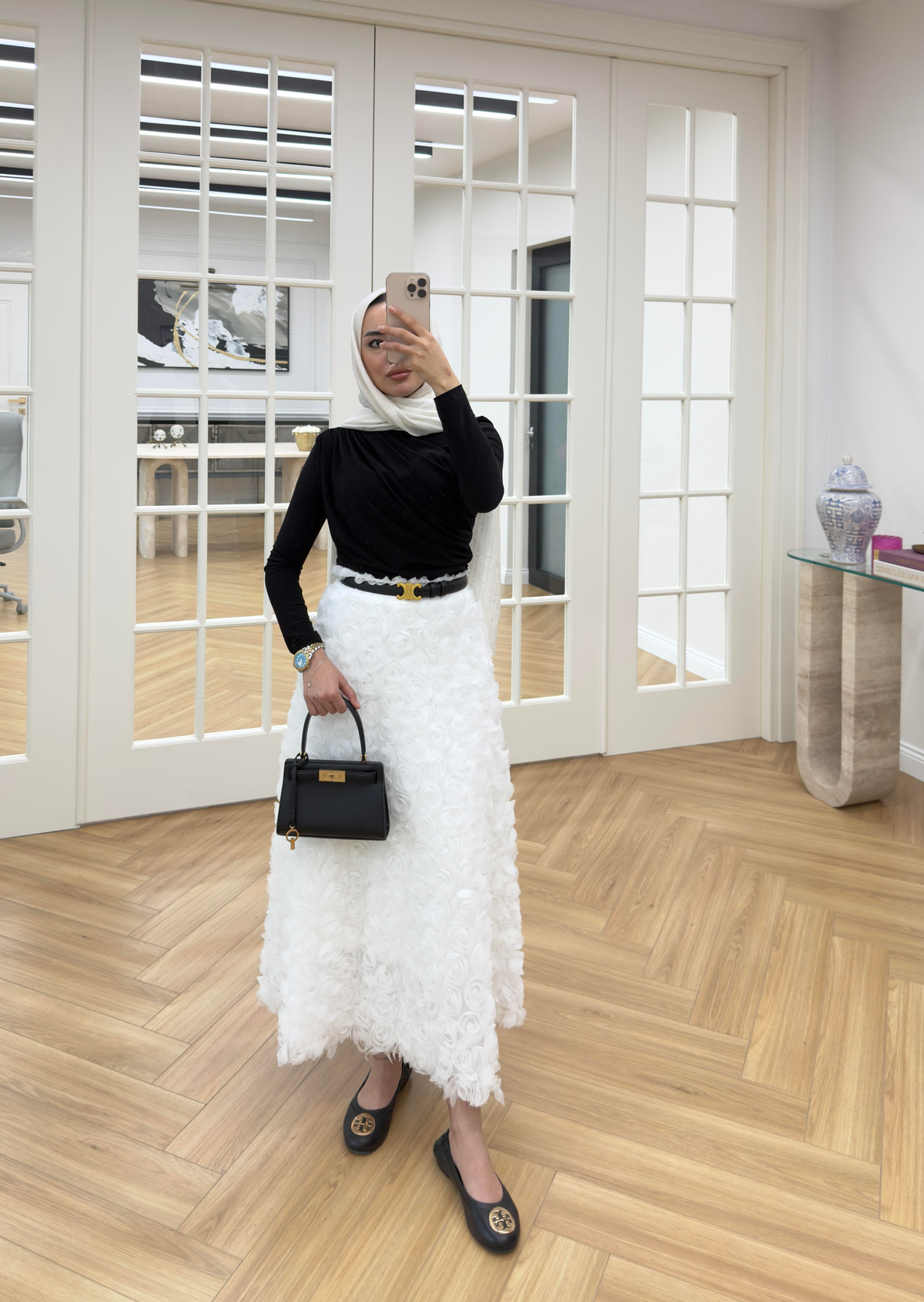 Gül Güpür Detaylı Etek Beyaz