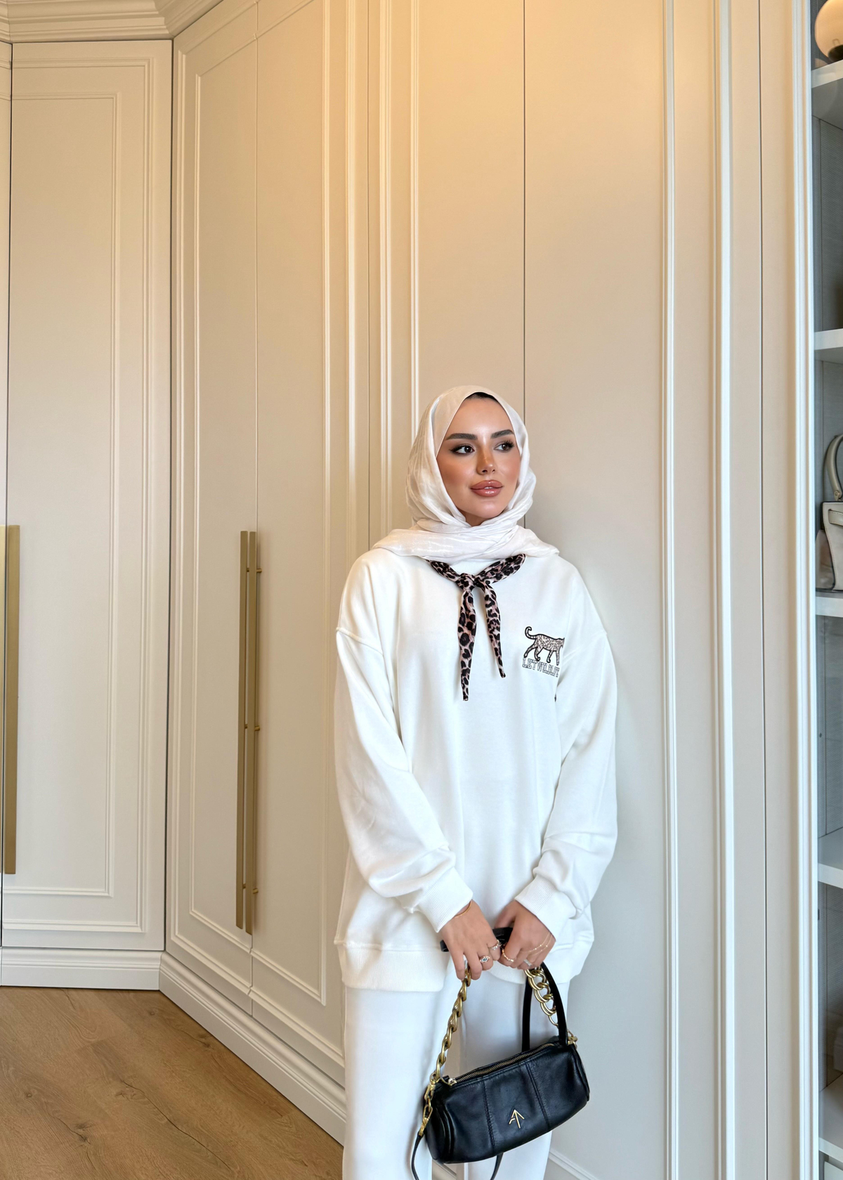 Leopar Fularlı Sweatshirt Ekru