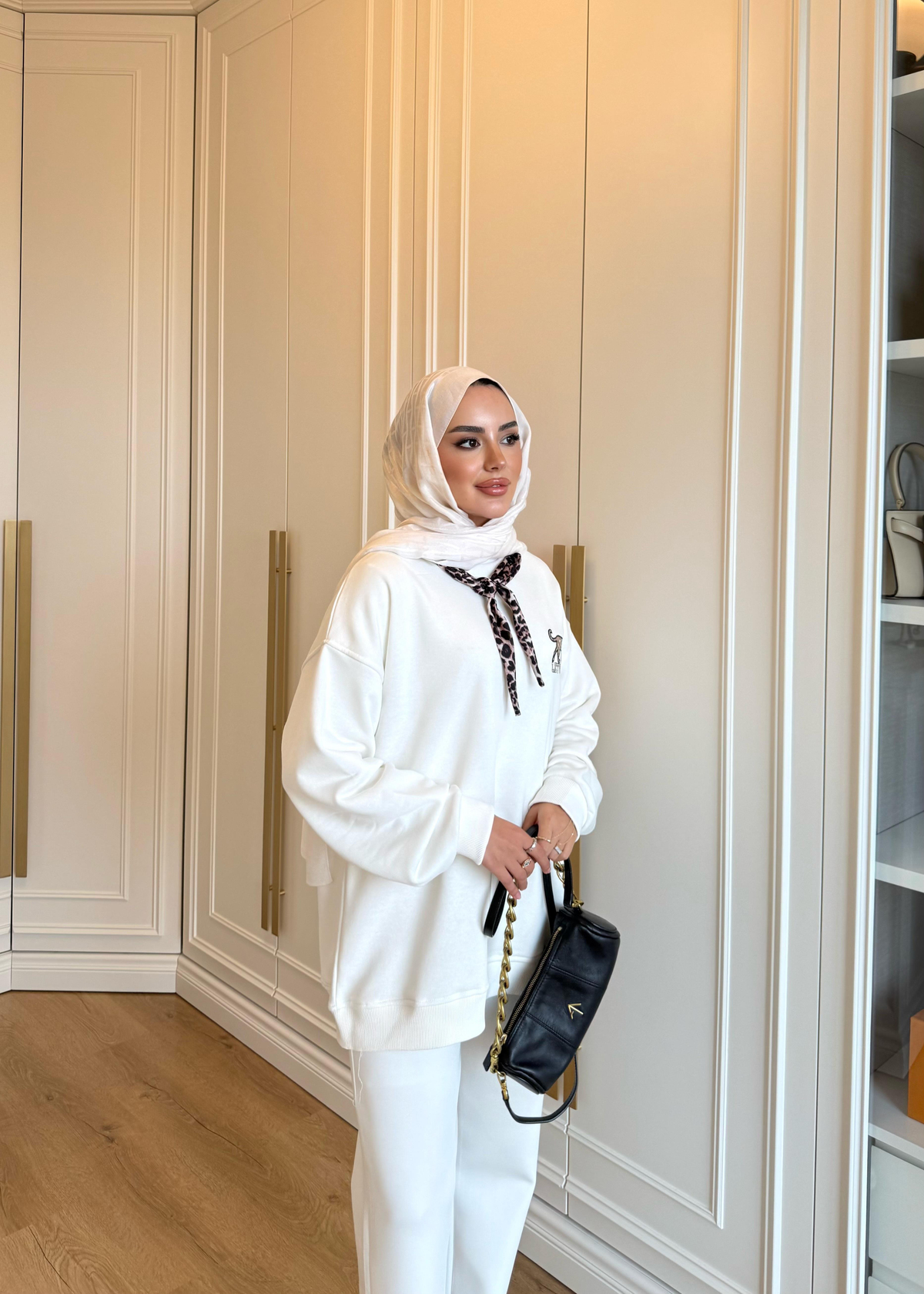 Leopar Fularlı Sweatshirt Ekru