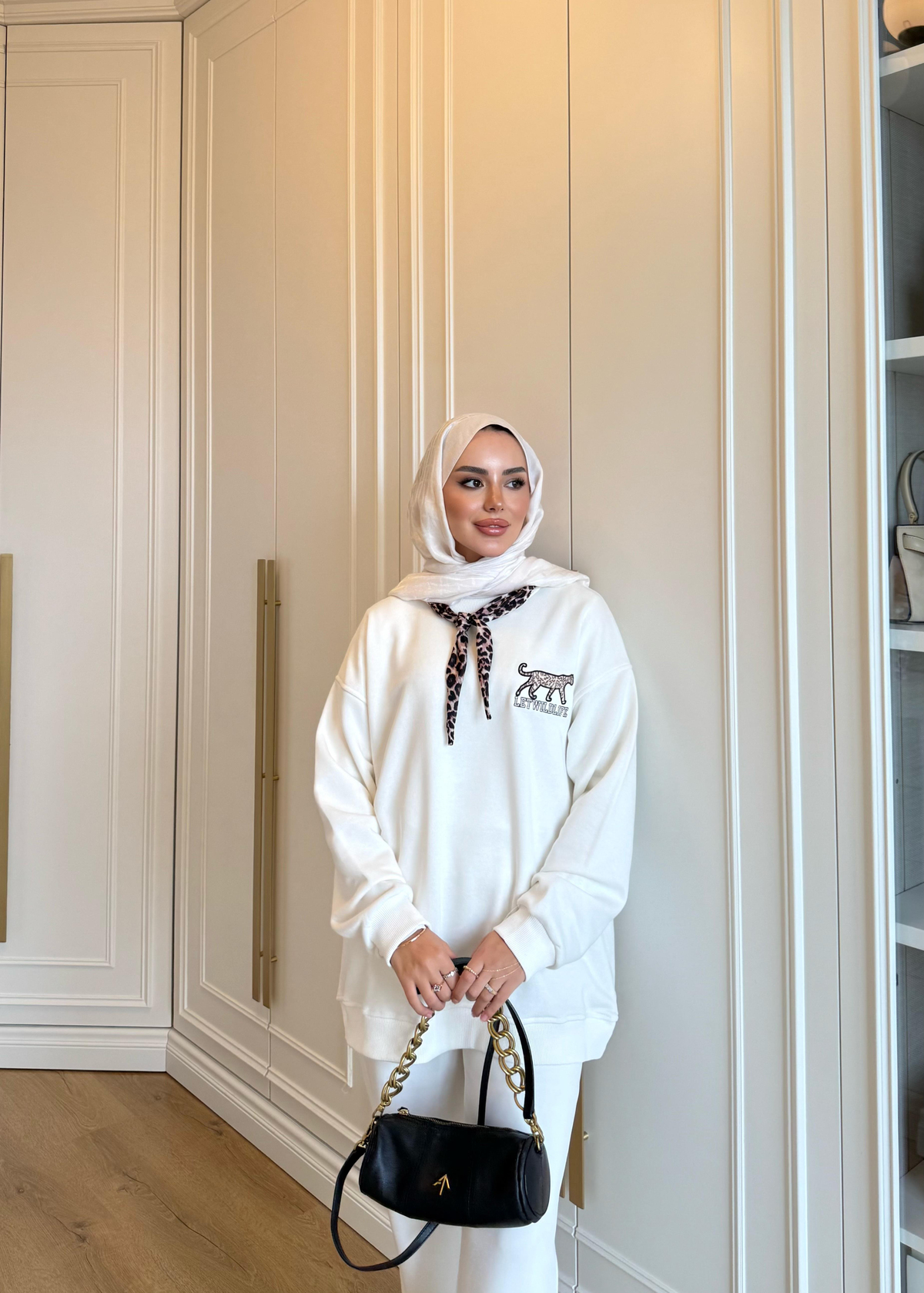 Leopar Fularlı Sweatshirt Ekru