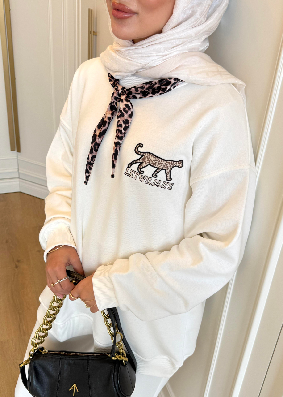 Leopar Fularlı Sweatshirt Ekru