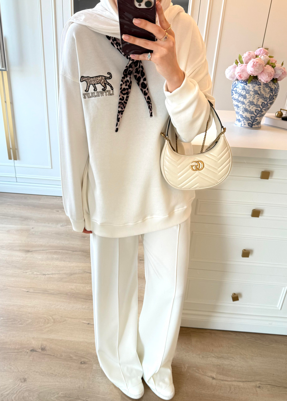 Leopar Fularlı Sweatshirt Ekru