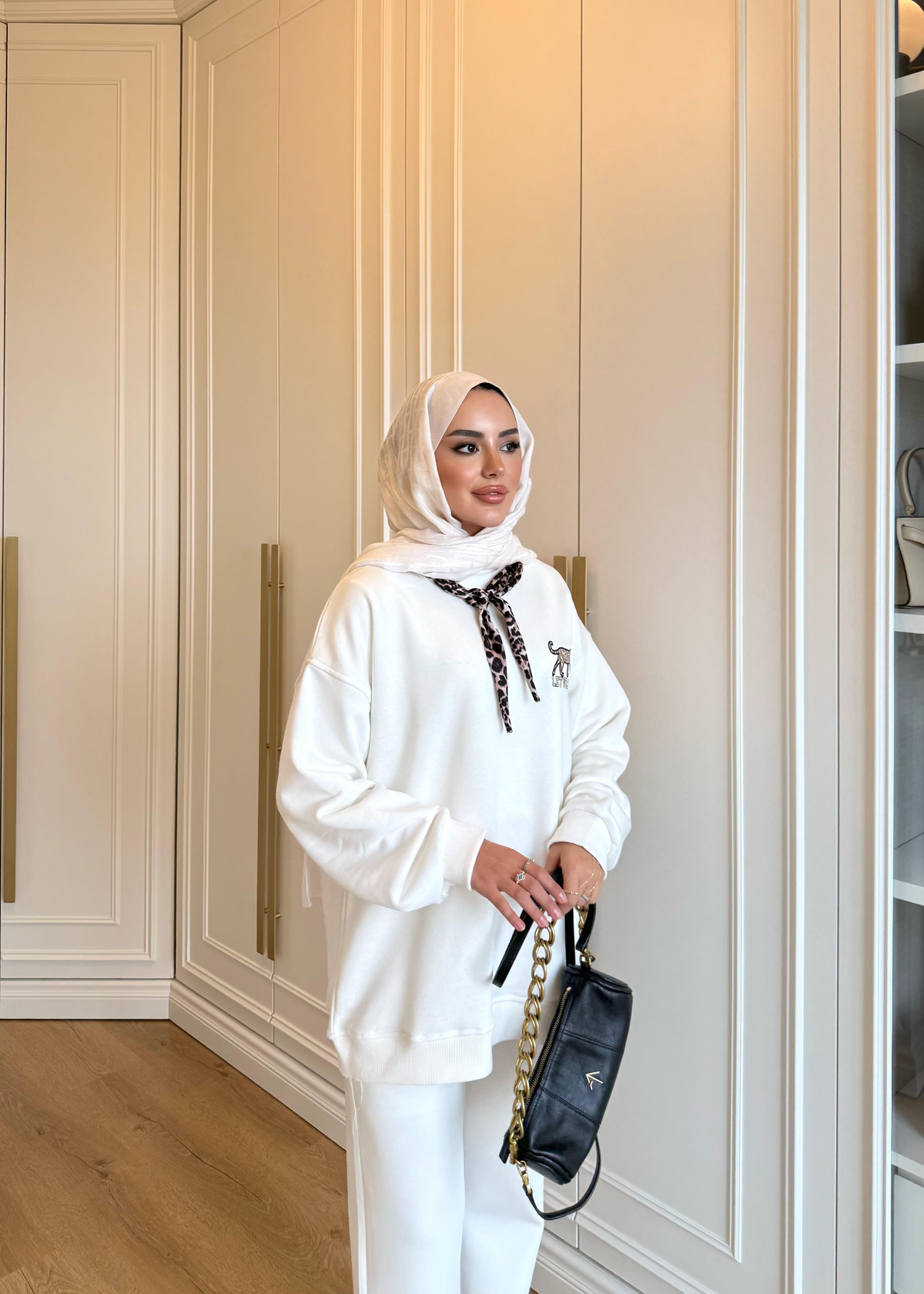 Leopar Fularlı Sweatshirt Ekru