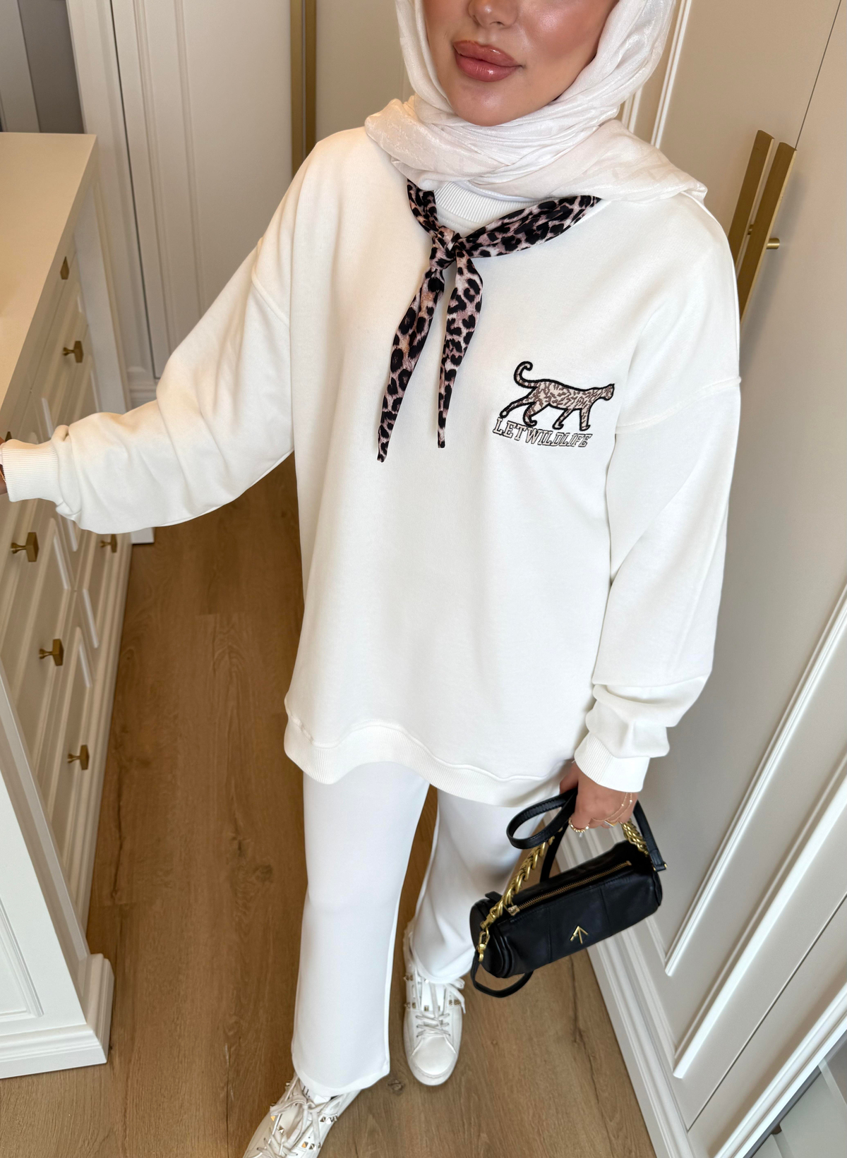Leopar Fularlı Sweatshirt Ekru