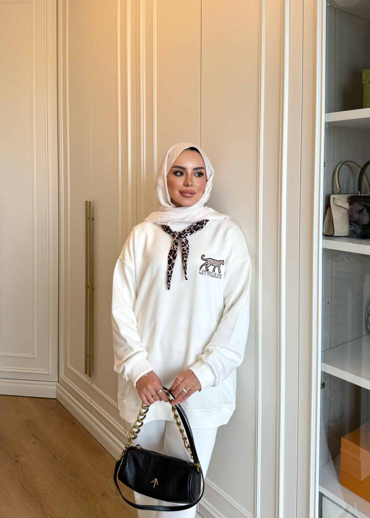 Leopar Fularlı Sweatshirt Ekru