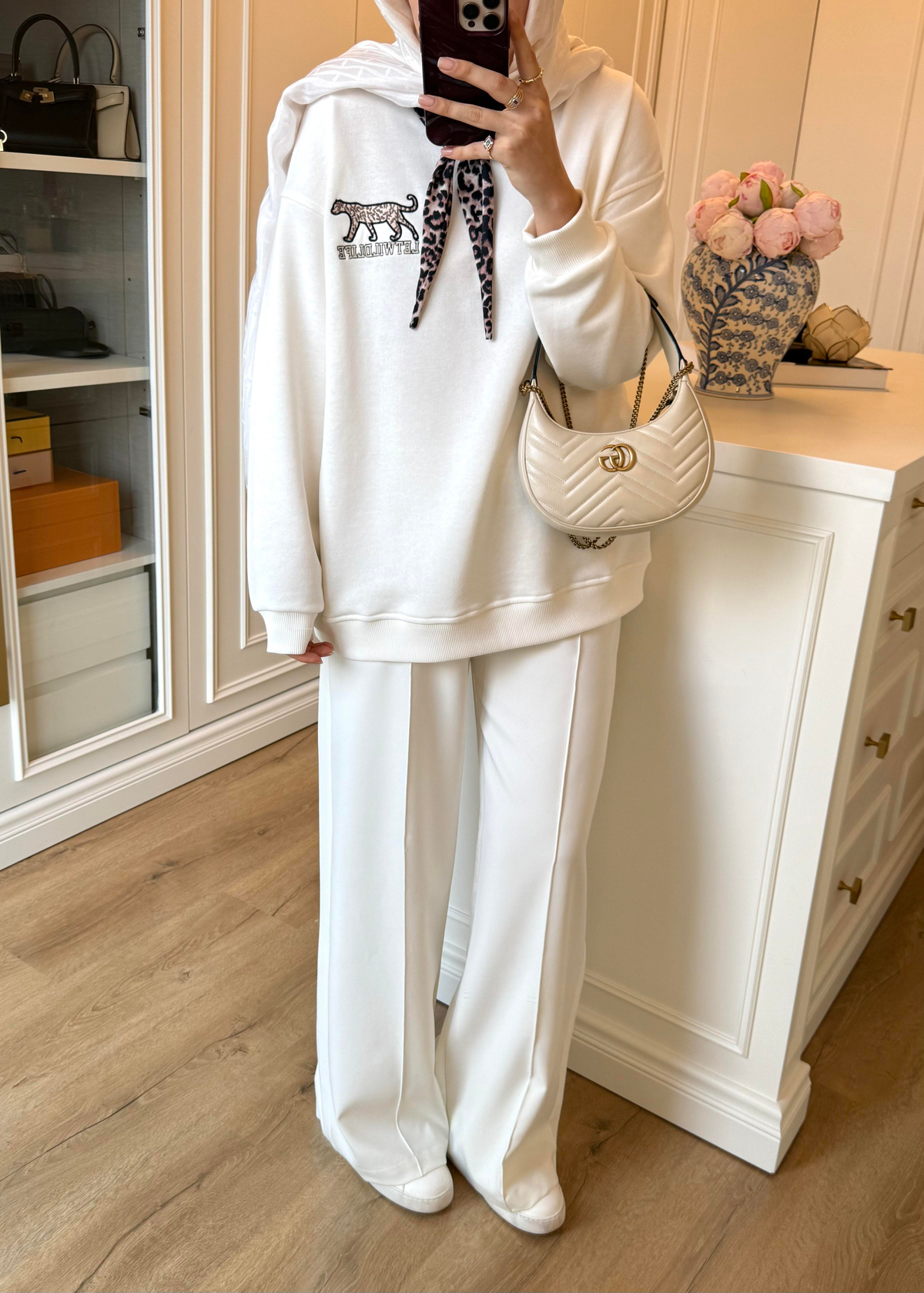 Leopar Fularlı Sweatshirt Ekru