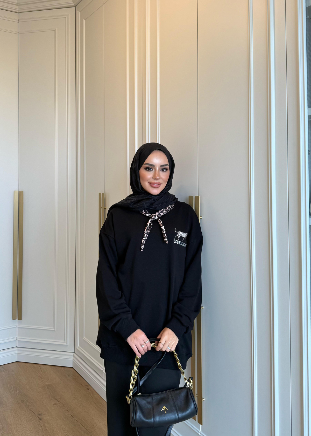 Leopar Fularlı Sweatshirt Siyah