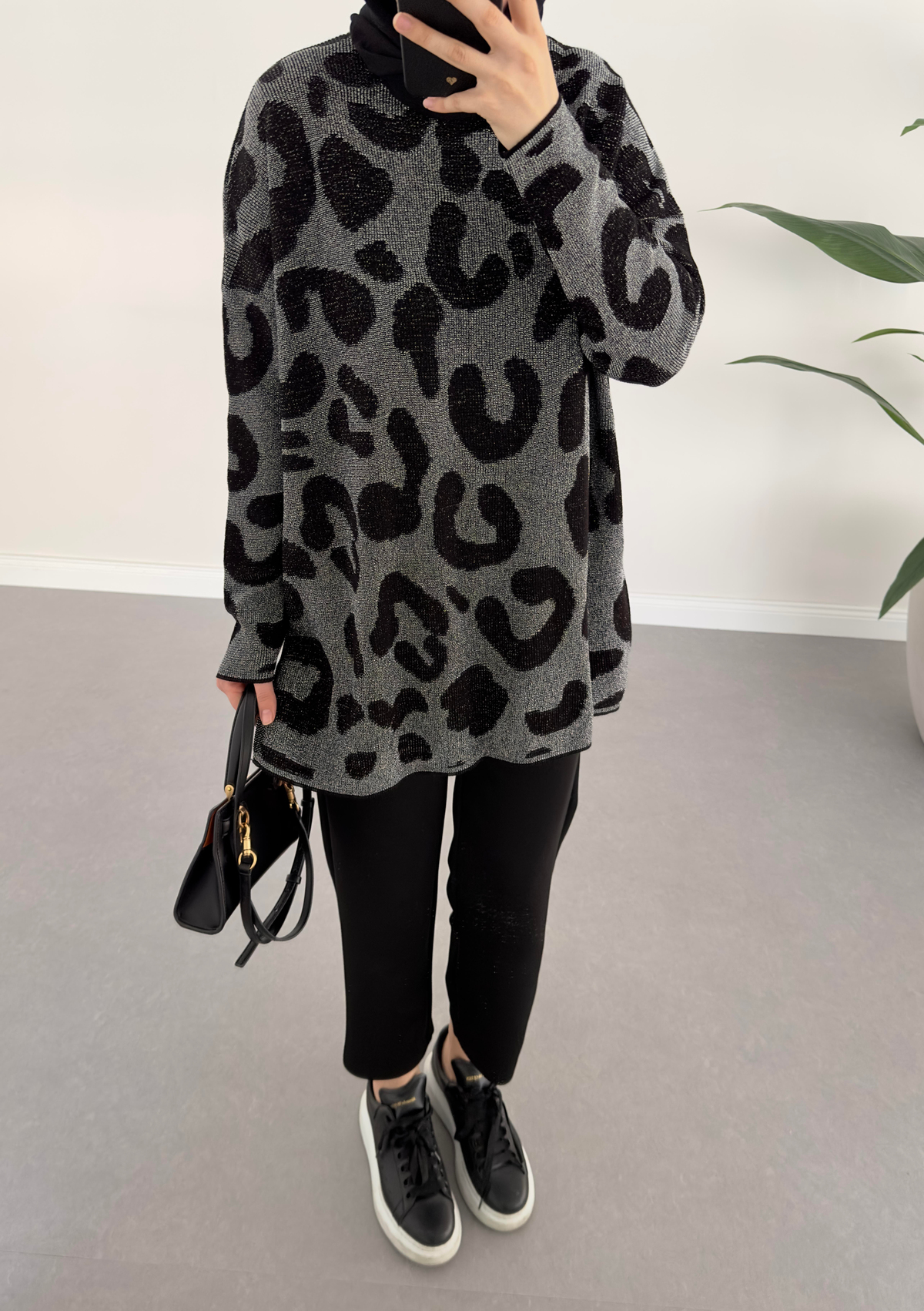 Leoparlı Simli Triko Siyah