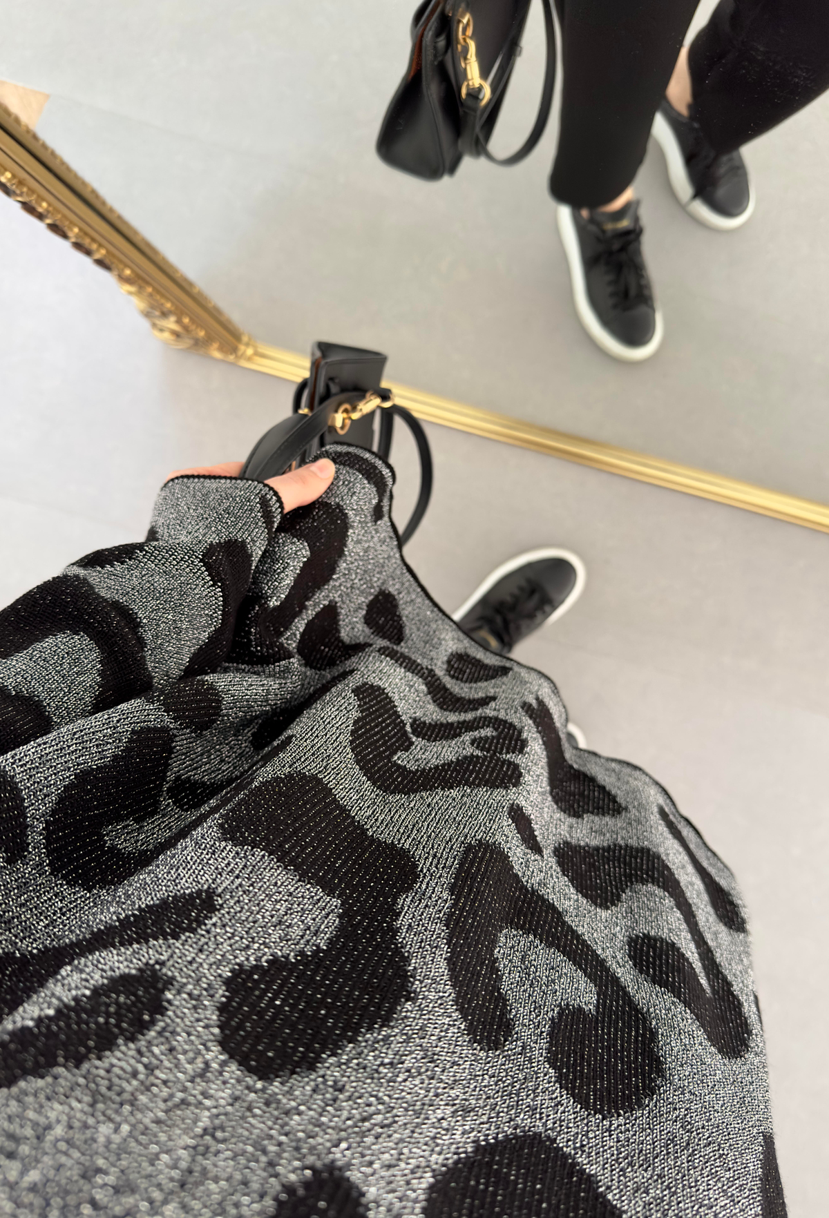 Leoparlı Simli Triko Siyah