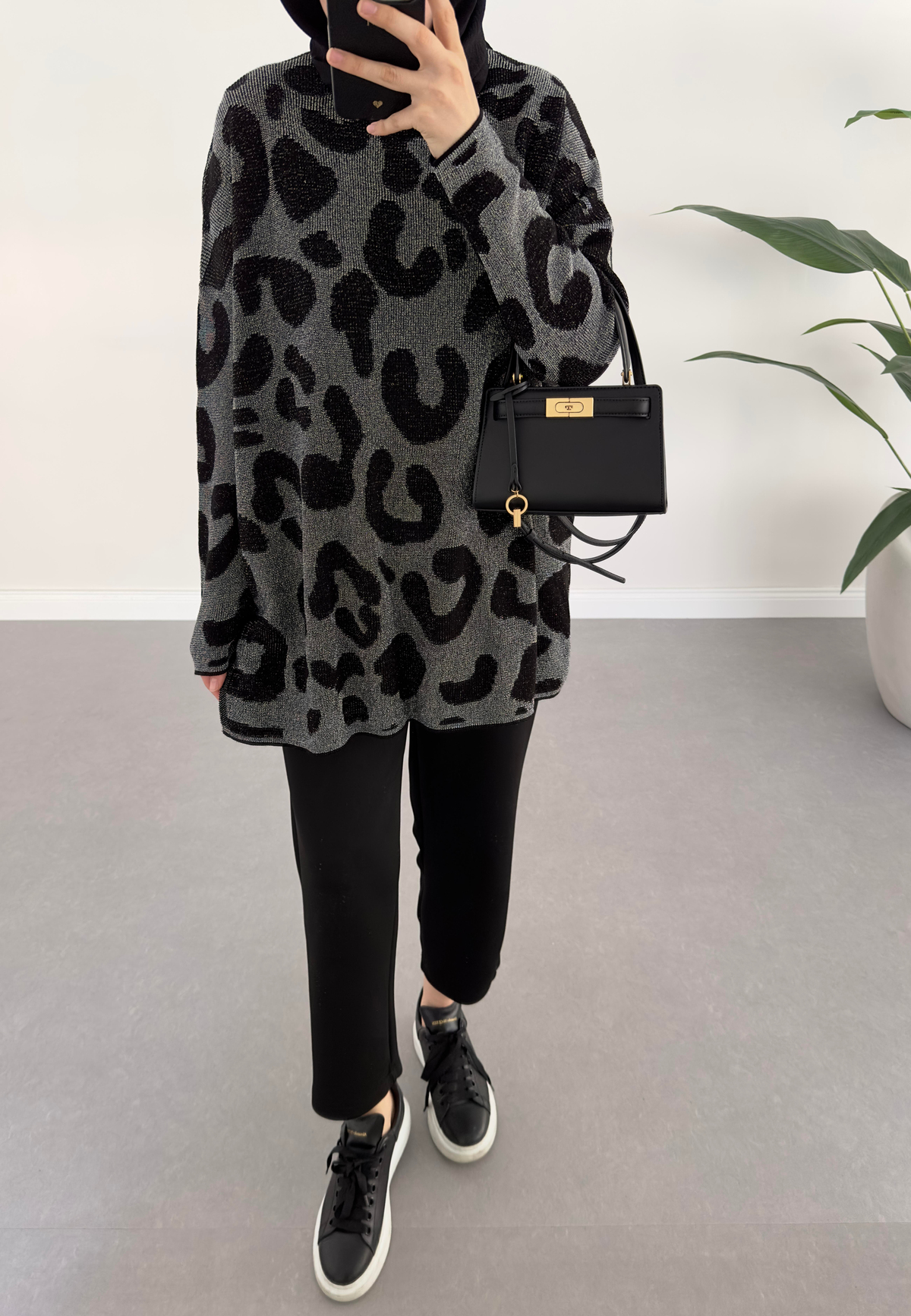 Leoparlı Simli Triko Siyah