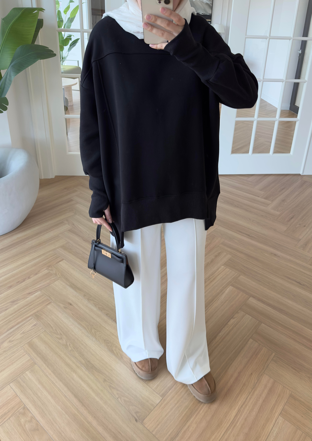 Parmak Geçirmeli Sweatshirt Siyah