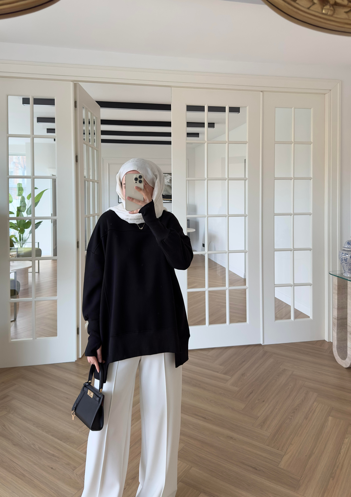 Parmak Geçirmeli Sweatshirt Siyah