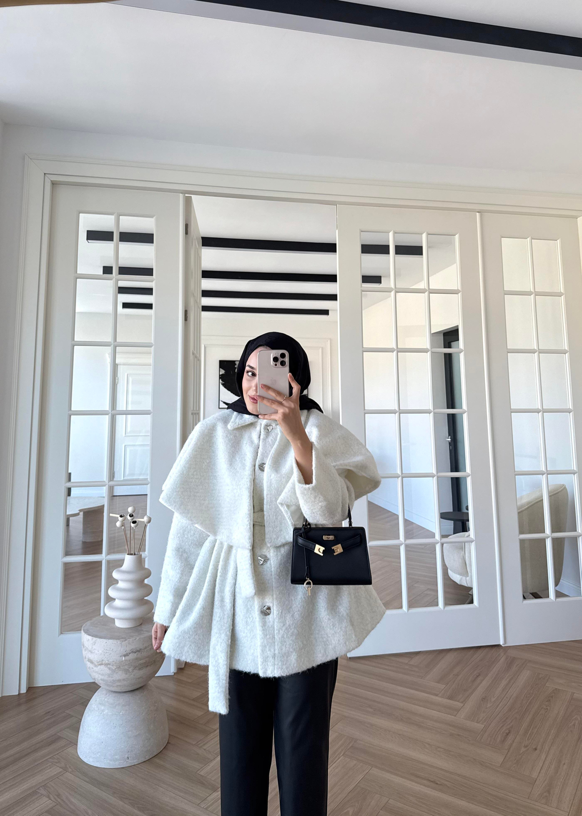 Simli Yaka Detaylı Kaşe Kaban Ekru