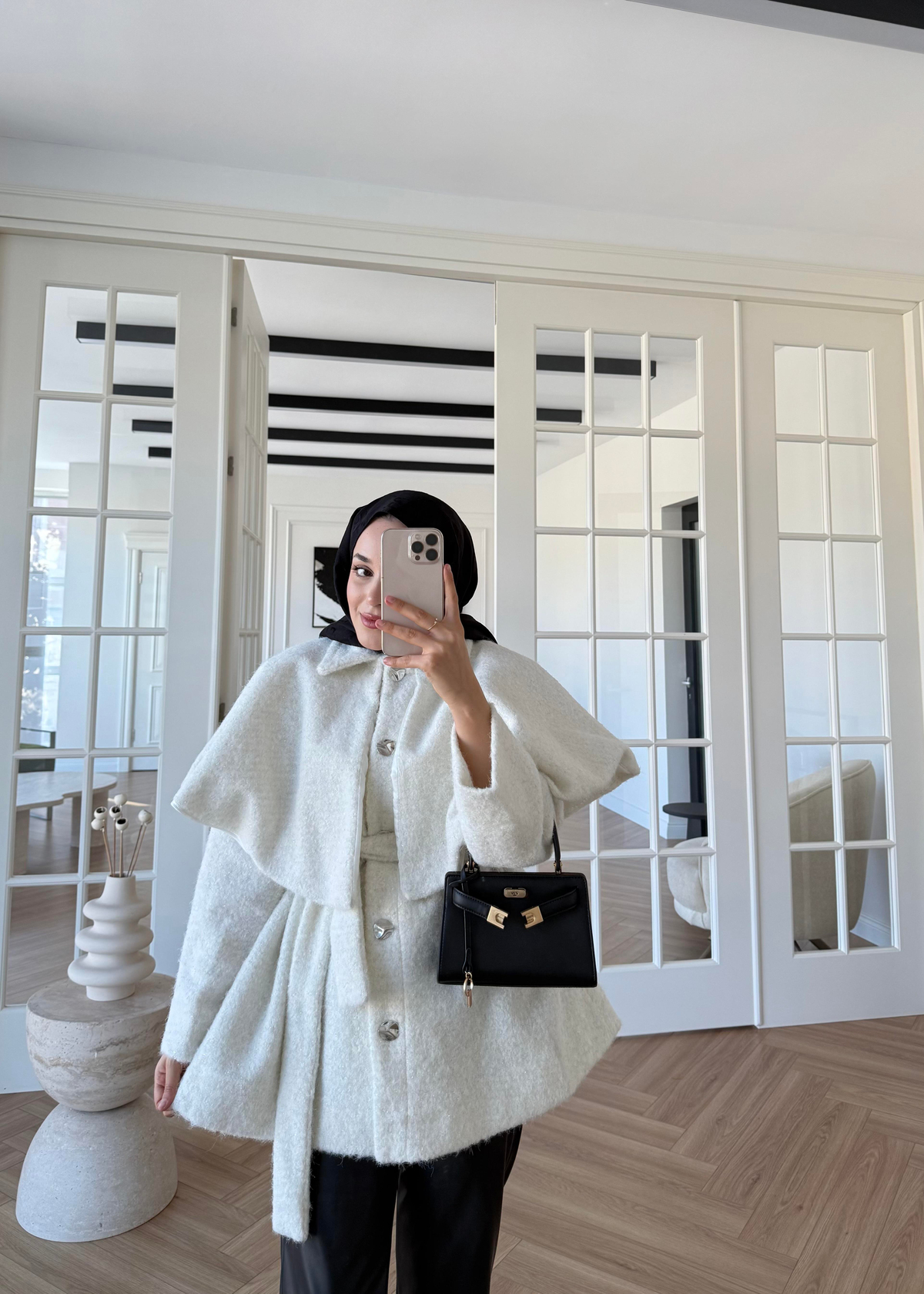 Simli Yaka Detaylı Kaşe Kaban Ekru