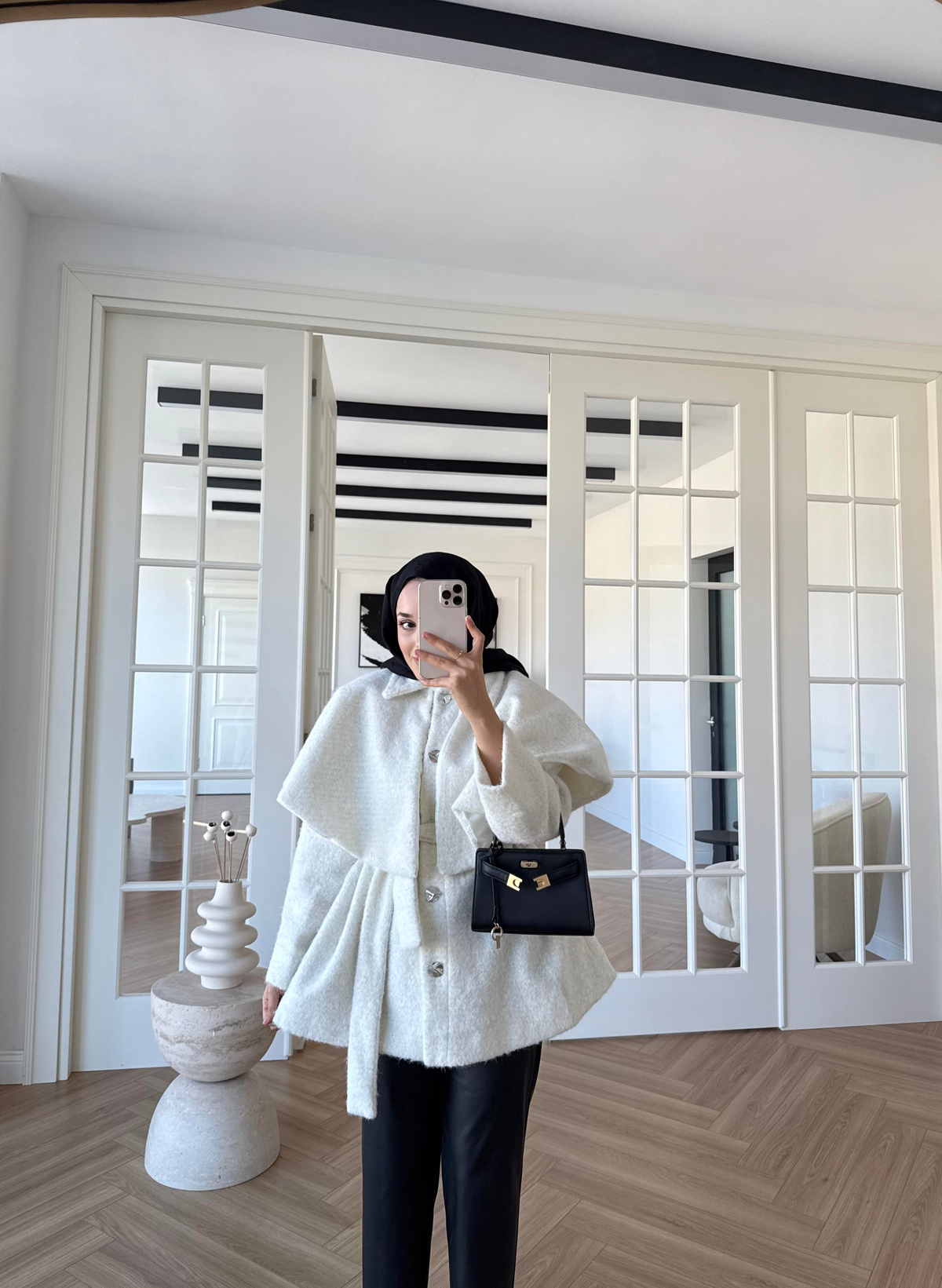 Simli Yaka Detaylı Kaşe Kaban Ekru