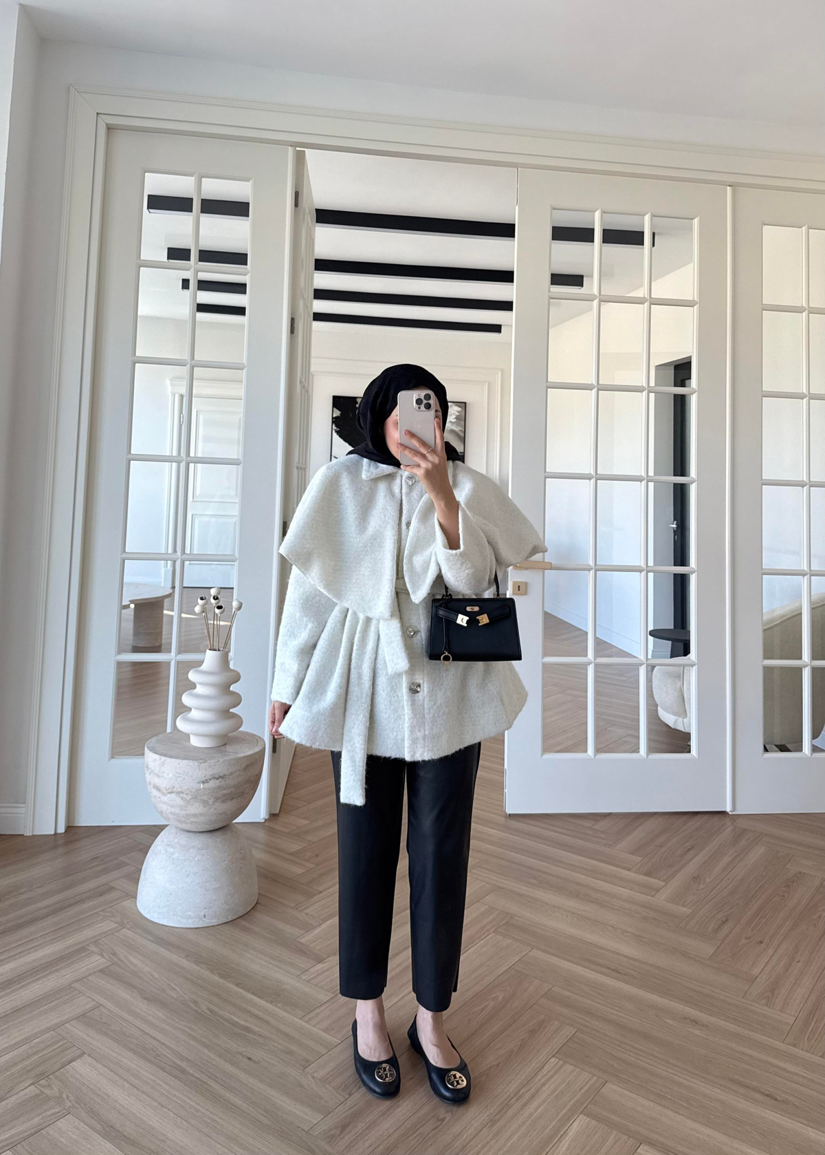 Simli Yaka Detaylı Kaşe Kaban Ekru