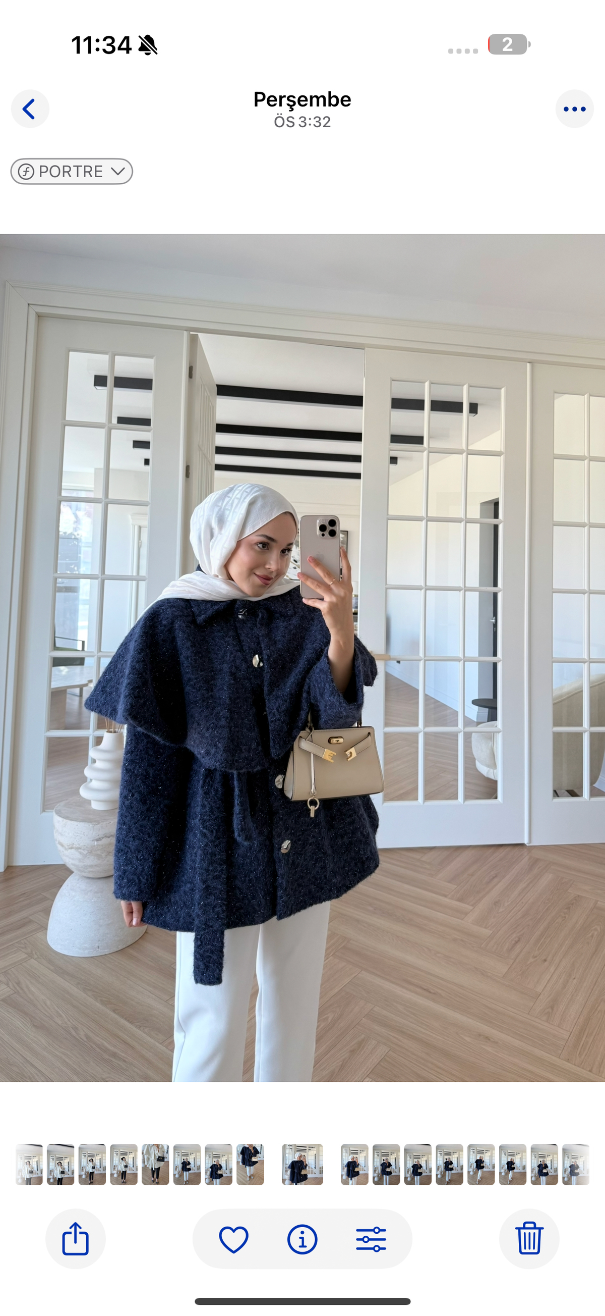 Simli Yaka Detaylı Kaşe Kaban Lacivert