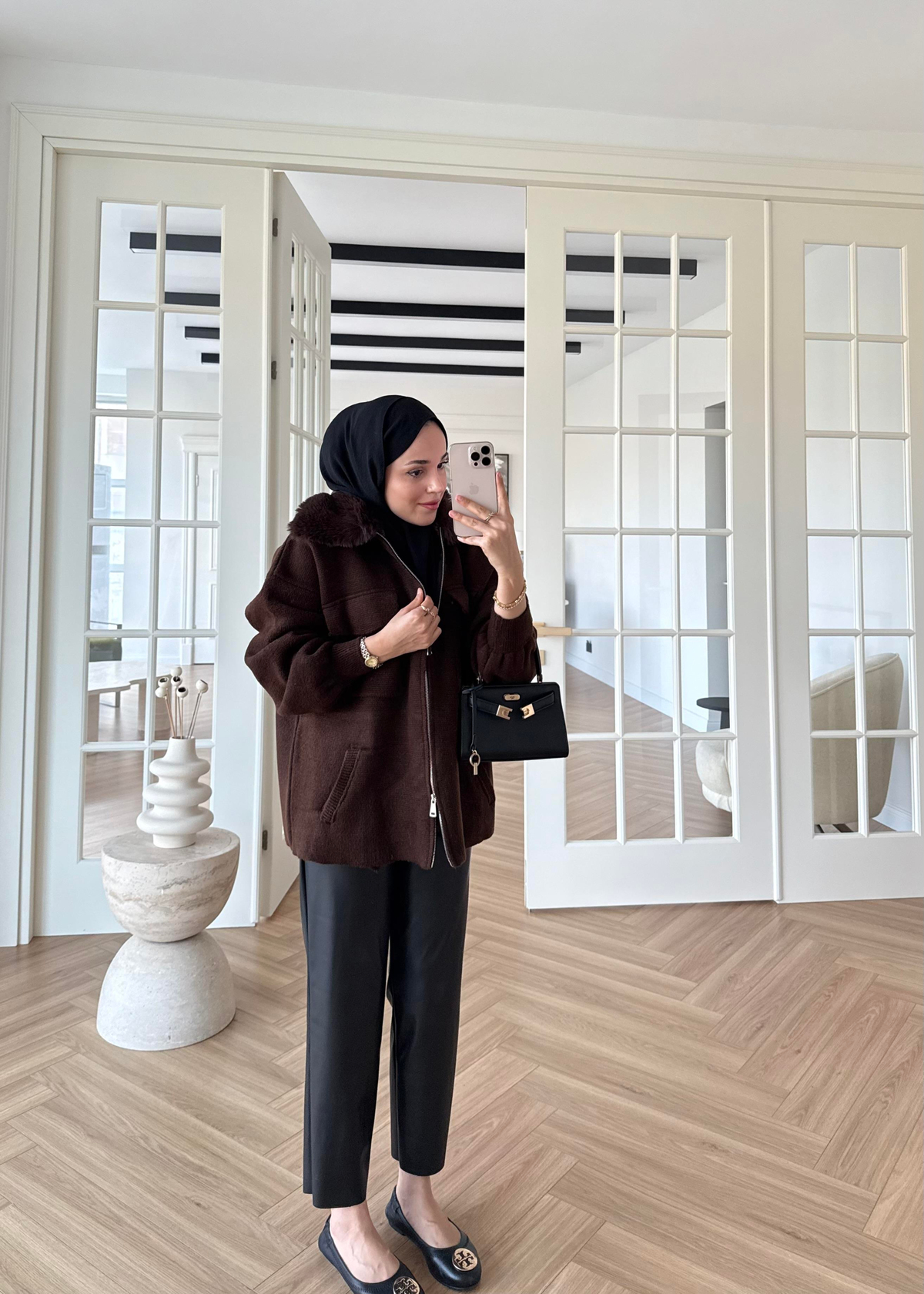 Yakası Kürklü ve Fermuarlı Triko Hırka Kahverengi