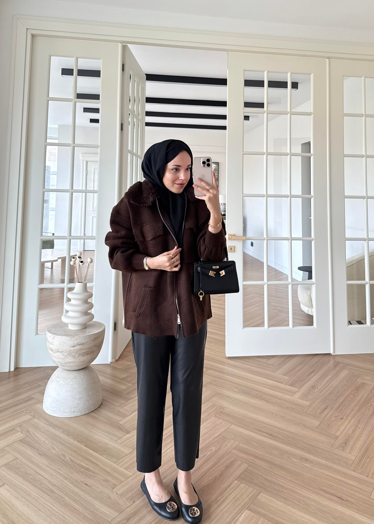 Yakası Kürklü ve Fermuarlı Triko Hırka Kahverengi