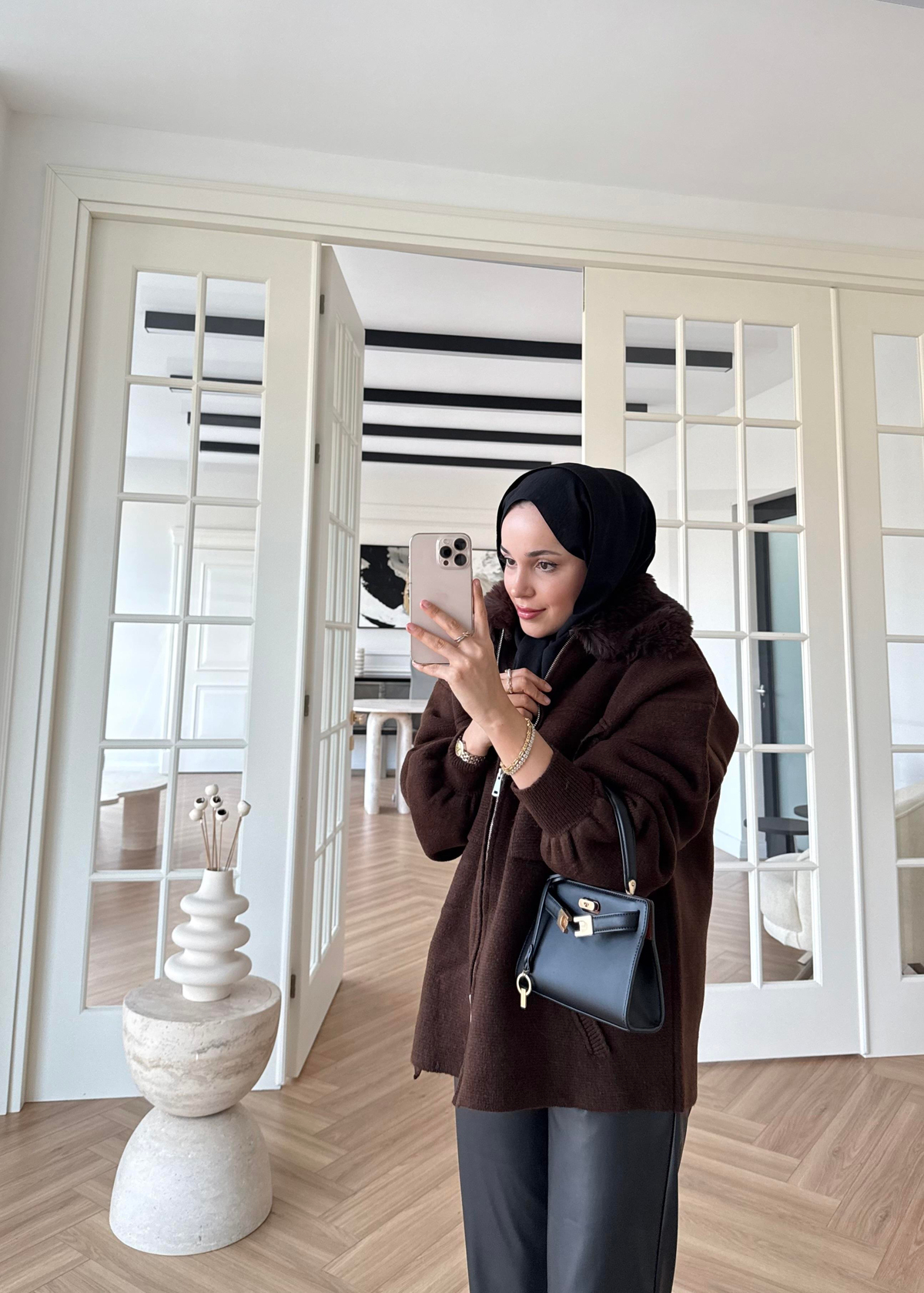 Yakası Kürklü ve Fermuarlı Triko Hırka Kahverengi