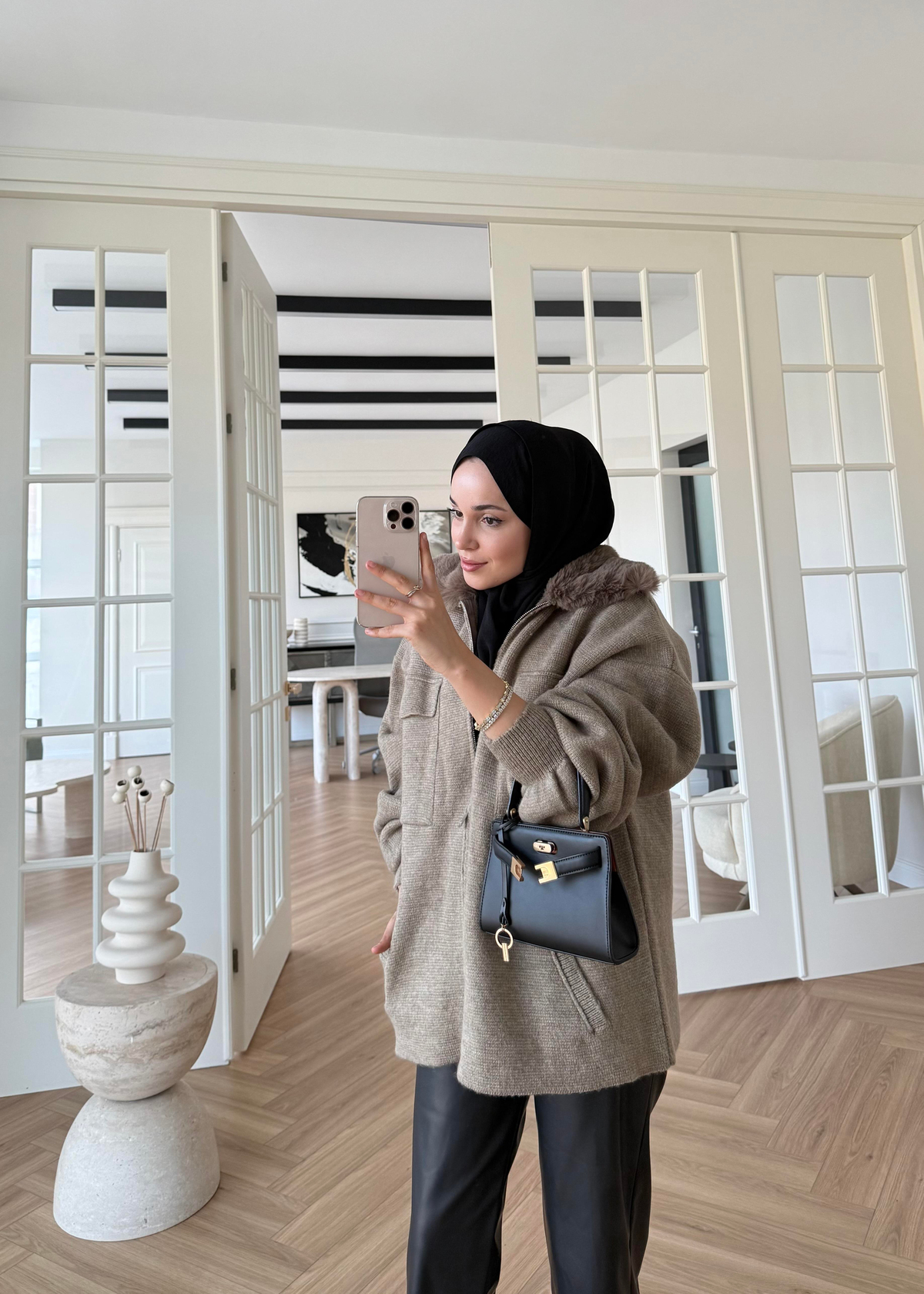 Yakası Kürklü ve Fermuarlı Triko Hırka Vizon