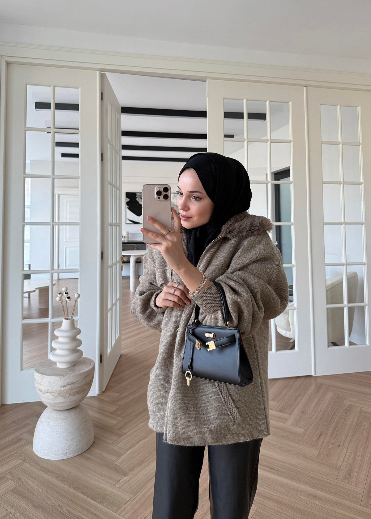 Yakası Kürklü ve Fermuarlı Triko Hırka Vizon