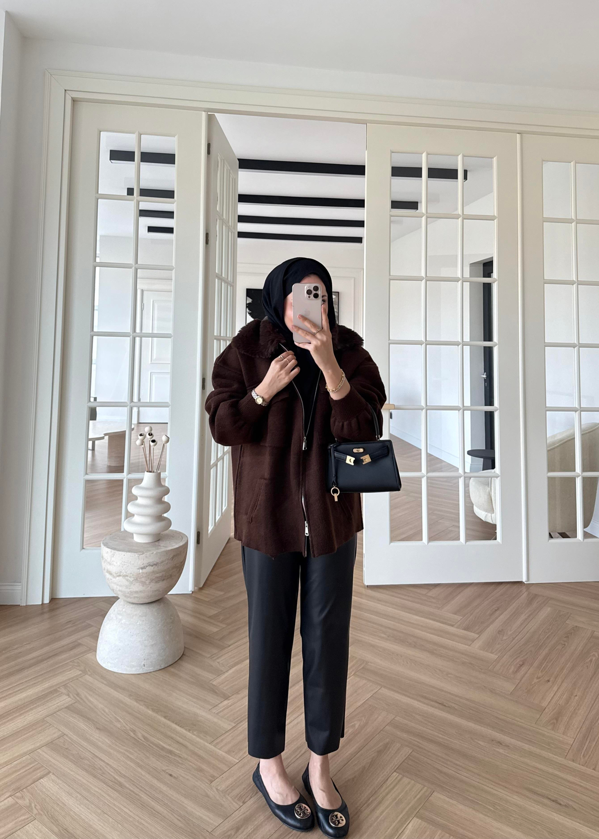 Yakası Kürklü ve Fermuarlı Triko Hırka Kahverengi