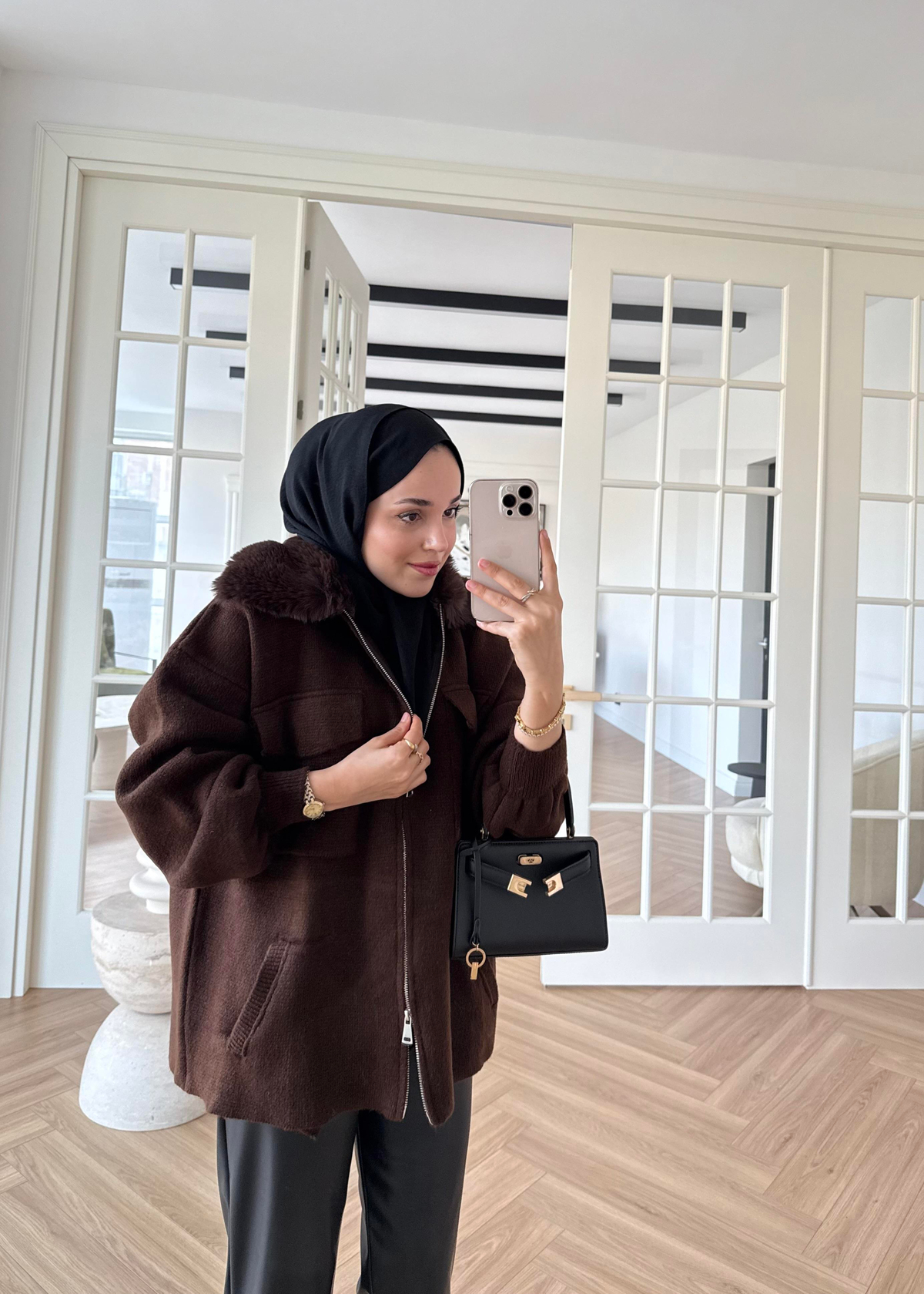 Yakası Kürklü ve Fermuarlı Triko Hırka Kahverengi