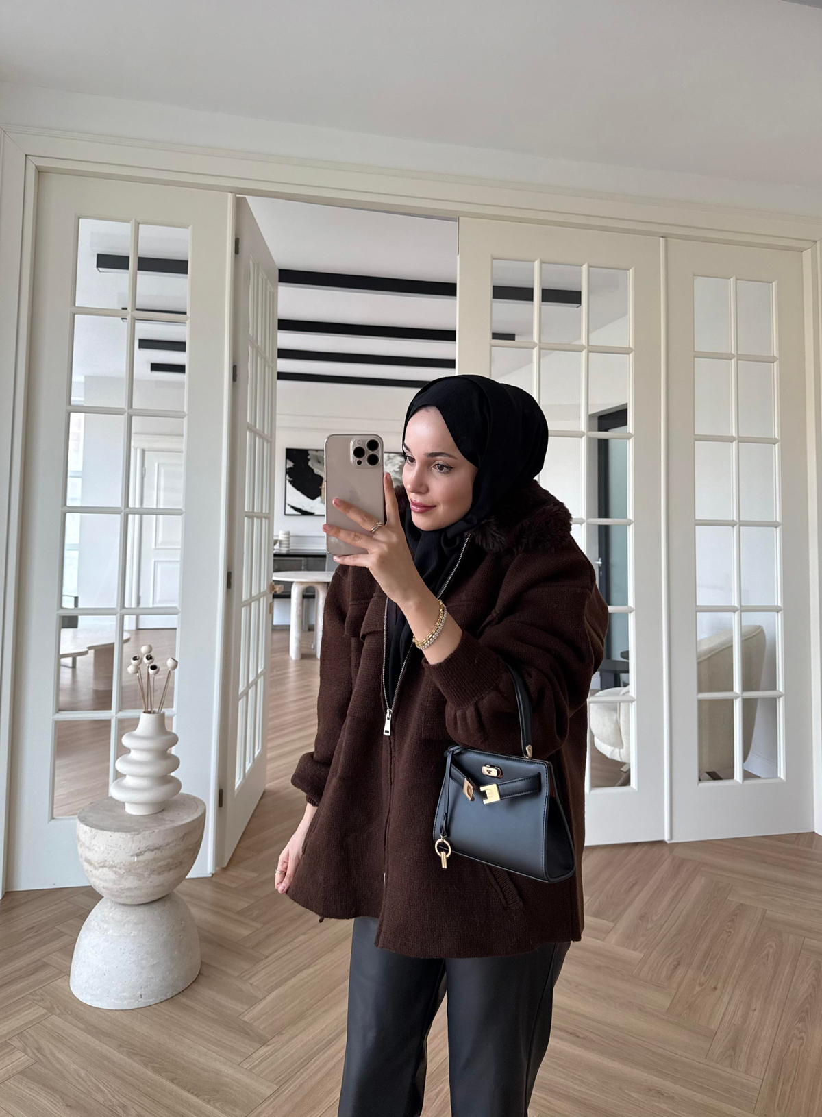 Yakası Kürklü ve Fermuarlı Triko Hırka Kahverengi