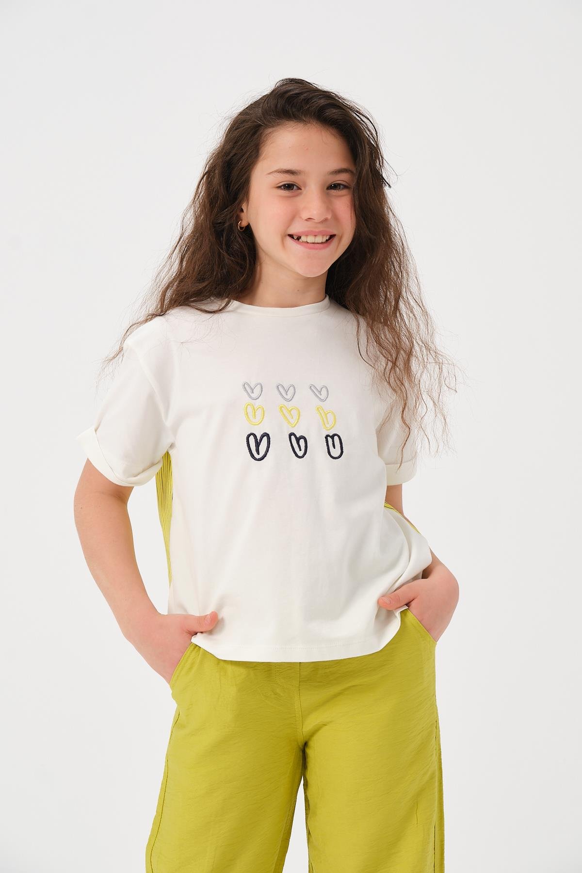 Genç Kız Çocuk Kalp Nakışlı T-shirt